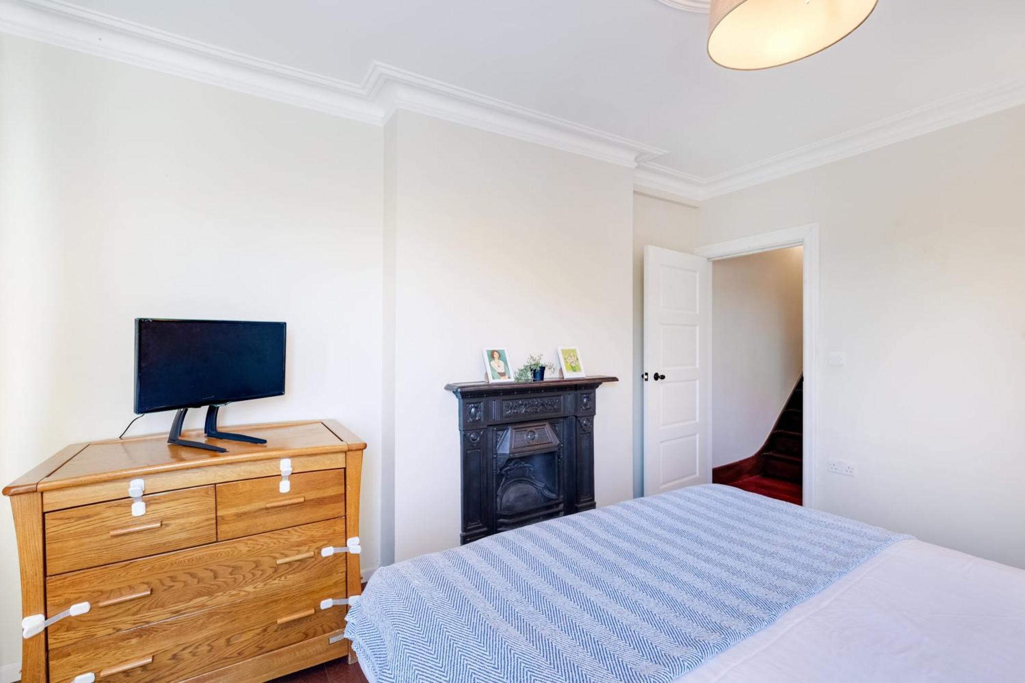 Stunning Edwardian 6-bedroom Family In Muswell Hill Holiday home