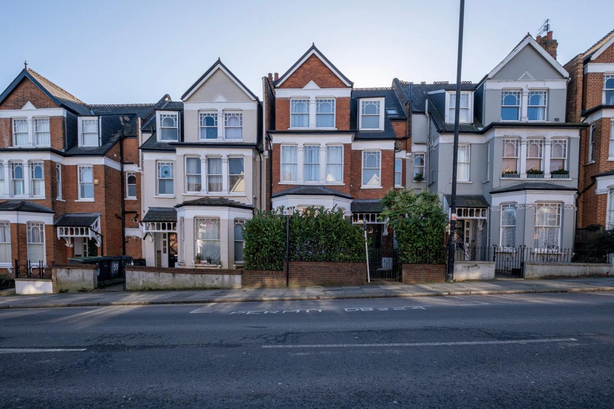 Stunning Edwardian 6-bedroom Family In Muswell Hill Holiday home *