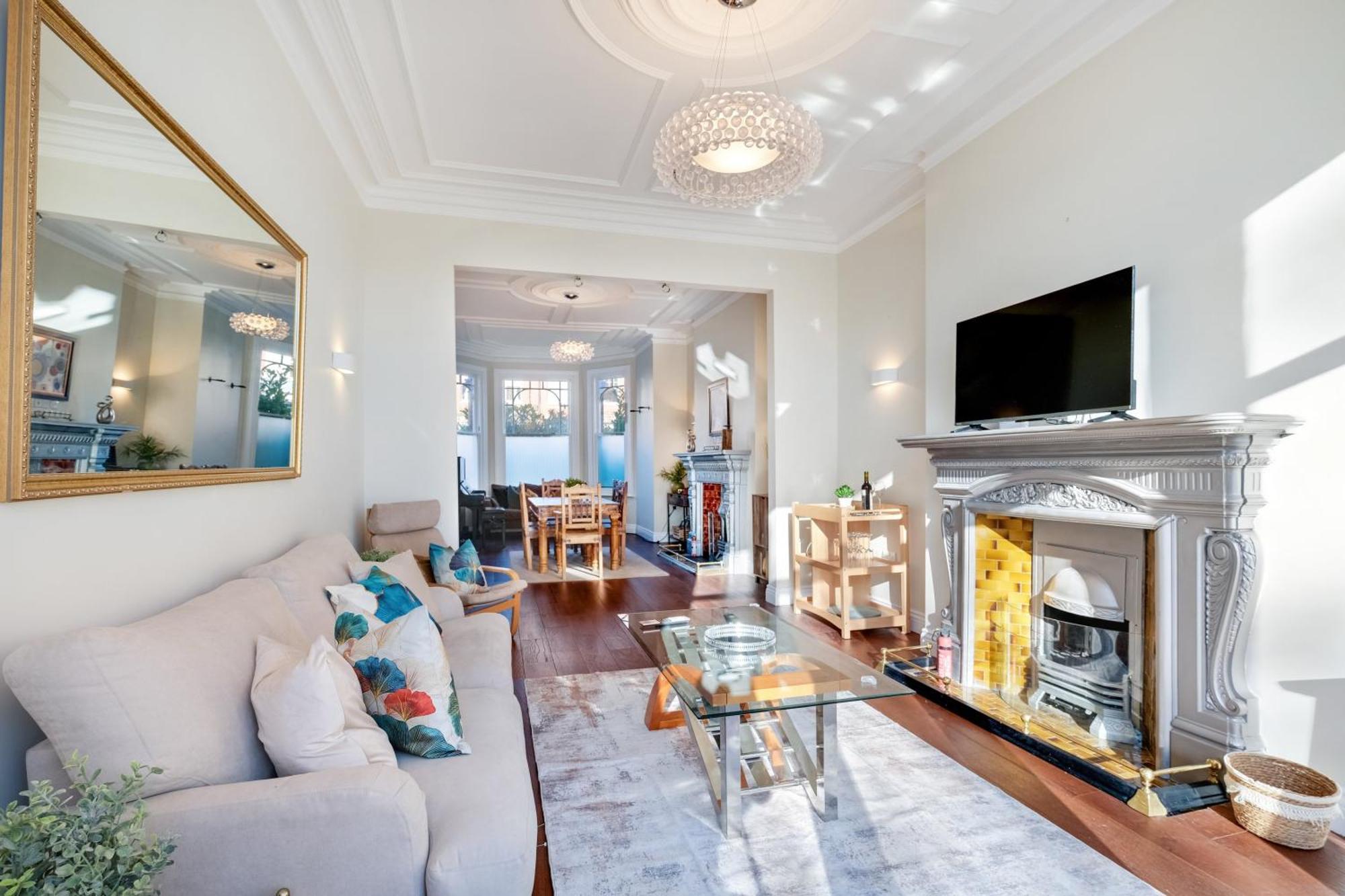 Stunning Edwardian 6-bedroom Family In Muswell Hill Holiday home