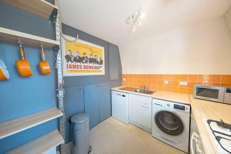 Apartamento Airy One-bed In Limehouse With Views Of The Londres