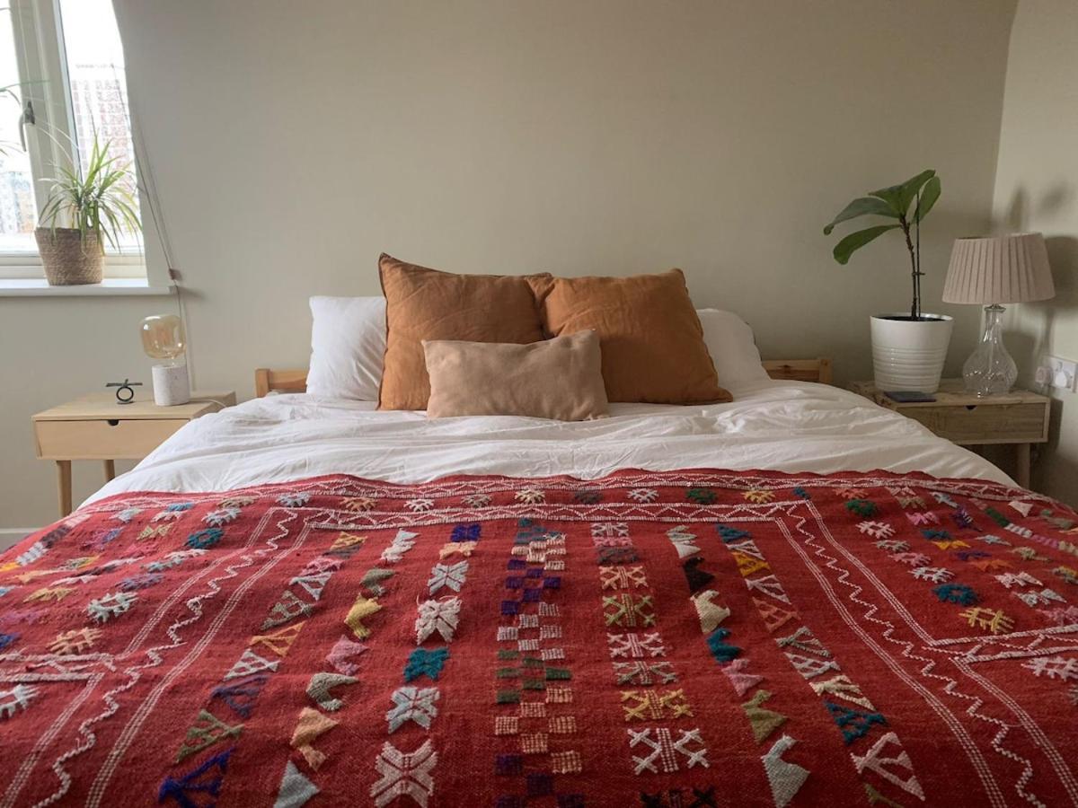 Airy One-bed In Limehouse With Views Of The Apartamento Londres