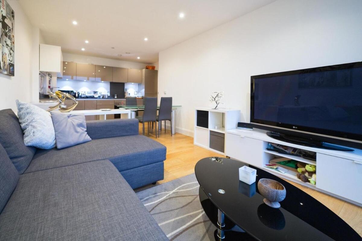 New Chic Luxury Flat View At Isle Of Dogs And The Apartment