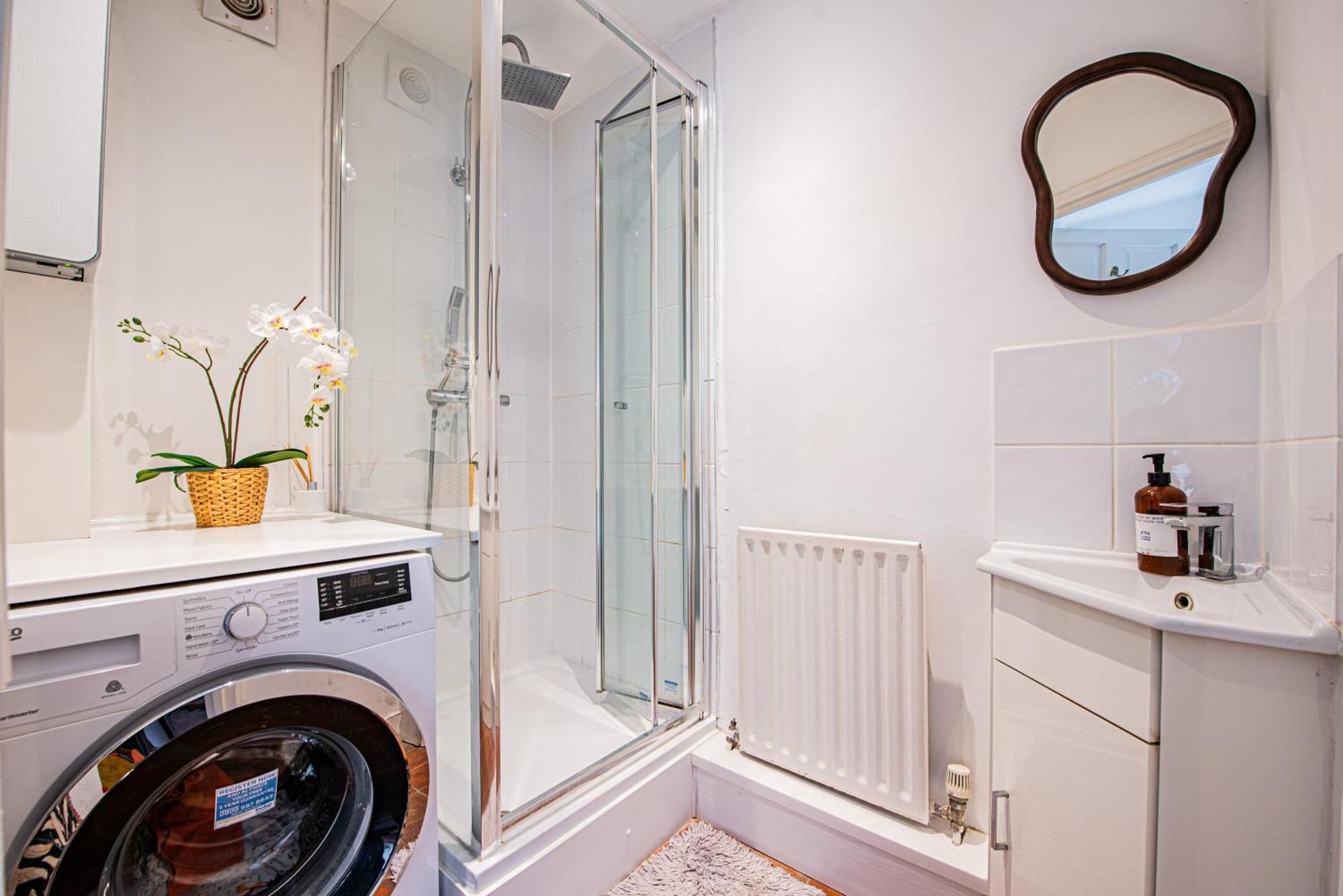Apartment Stylish 2-bed Flat Near Hammersmith & Holland Park