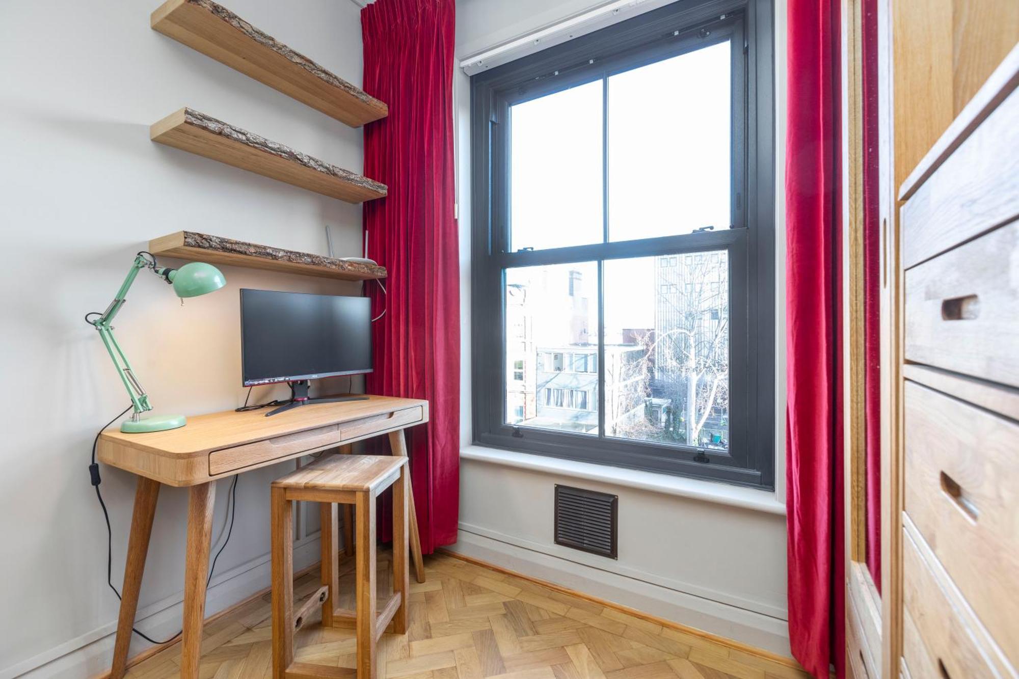 Walk To Oxford Street - 4 Tubes Nearby Homestay