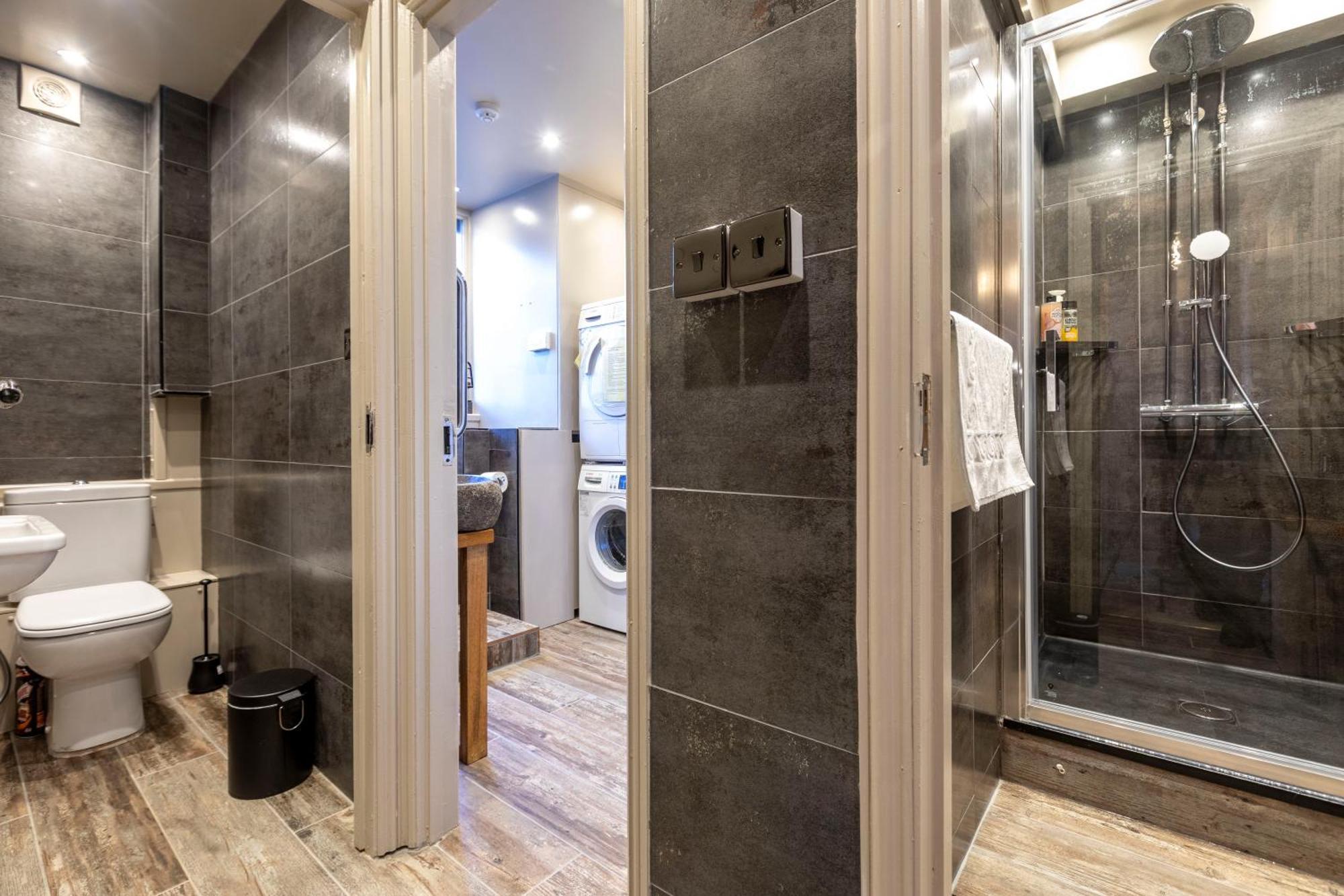 Walk To Oxford Street - 4 Tubes Nearby Homestay London
