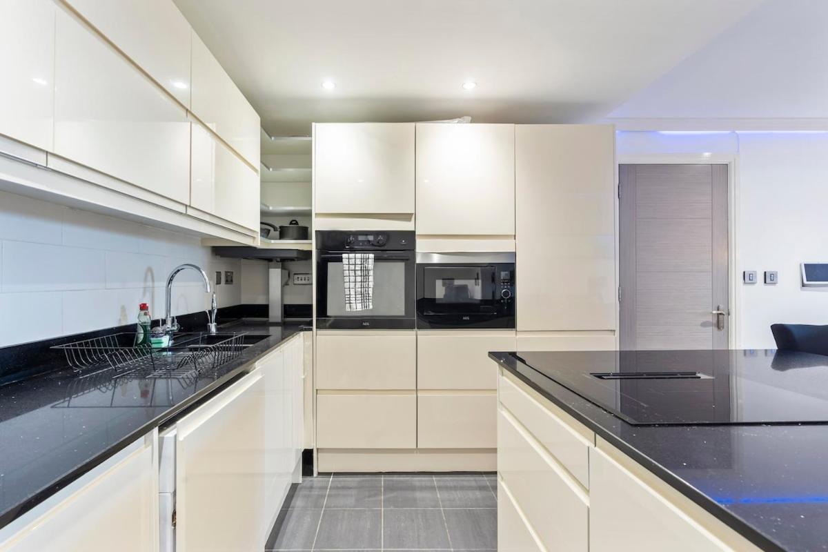 Monopoly - Luxurious High-tech Bright & Spacious Flat Apartment London