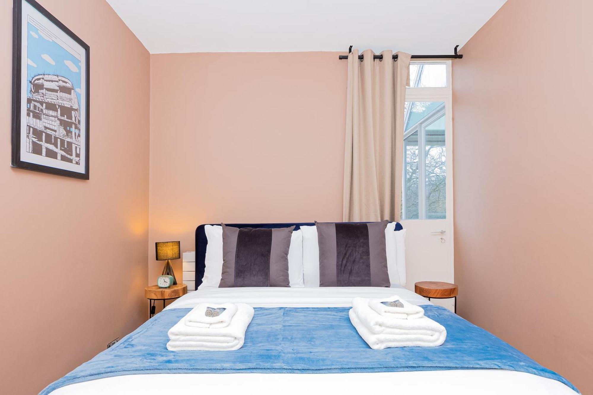 Bright 1br With Balcony, Apartment *