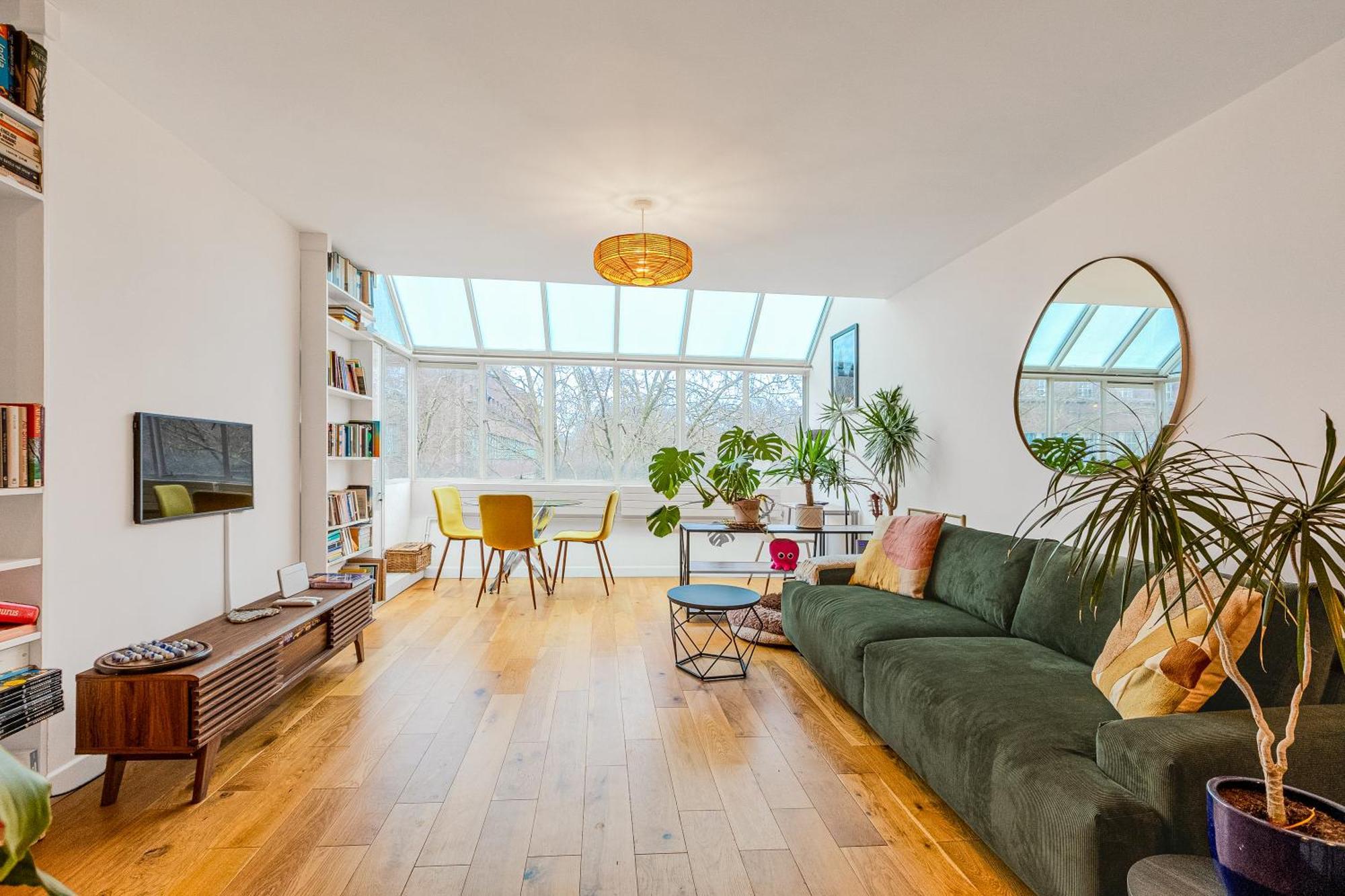 Bright 1br With Balcony, *