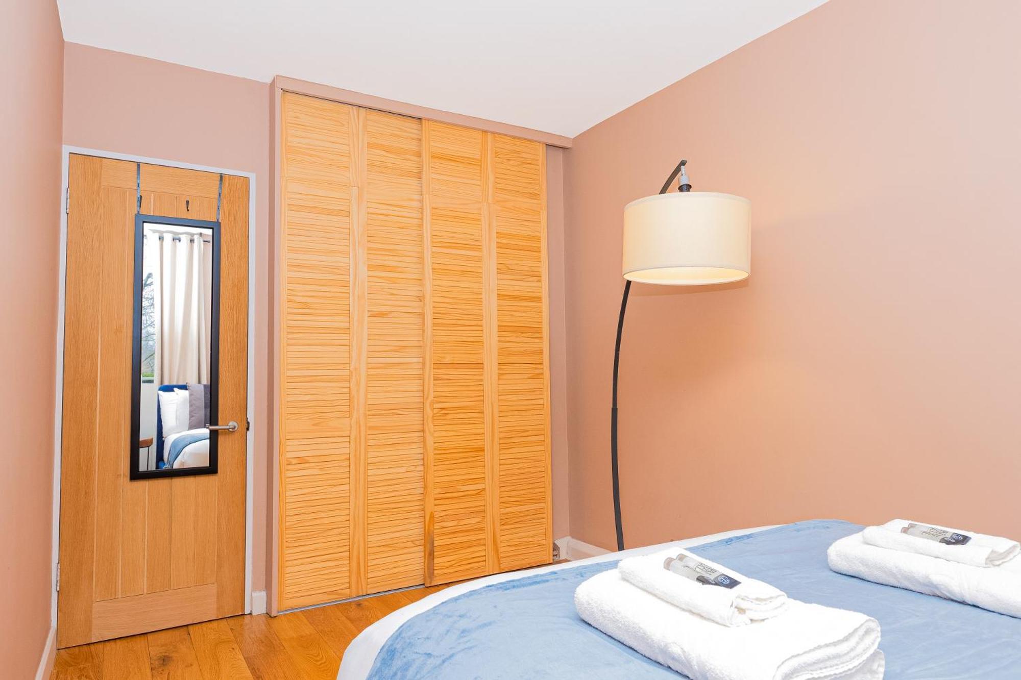Bright 1br With Balcony,