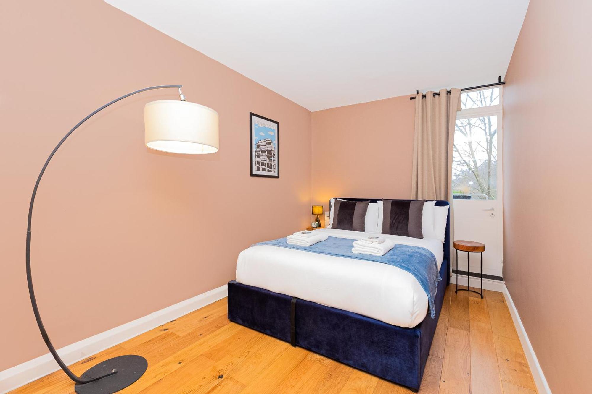 Bright 1br With Balcony, Apartment *