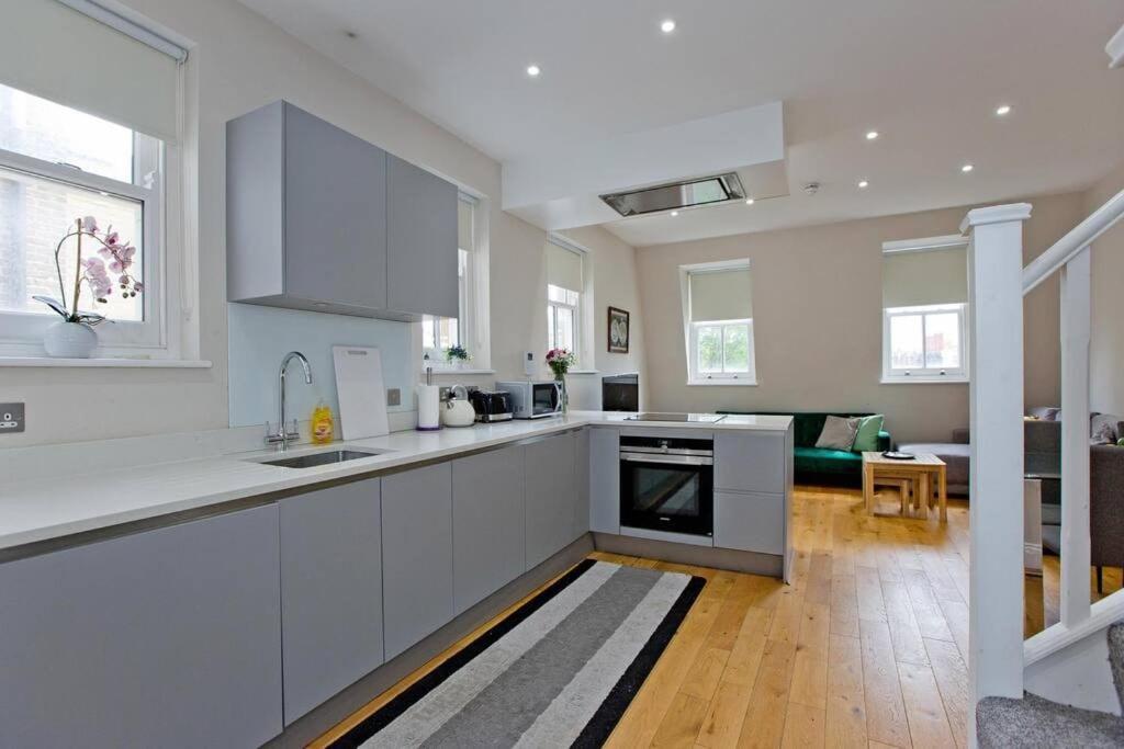 Cute 1bed Duplex Kensington No5 * Londen
