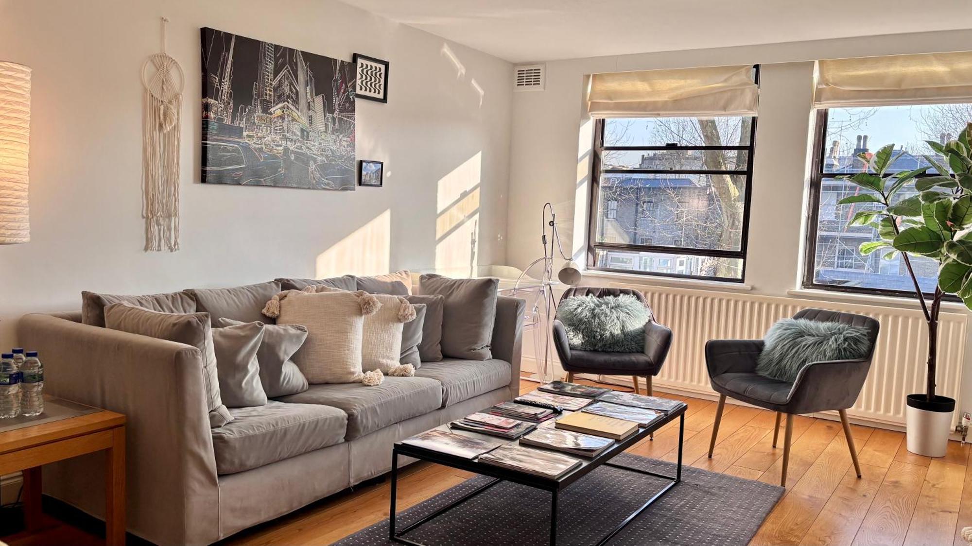 Apartment Hyde Park,3 Min Walk,family Home! 2 Bedrooms & 2 Bathrooms Apartment! Fantastic Location