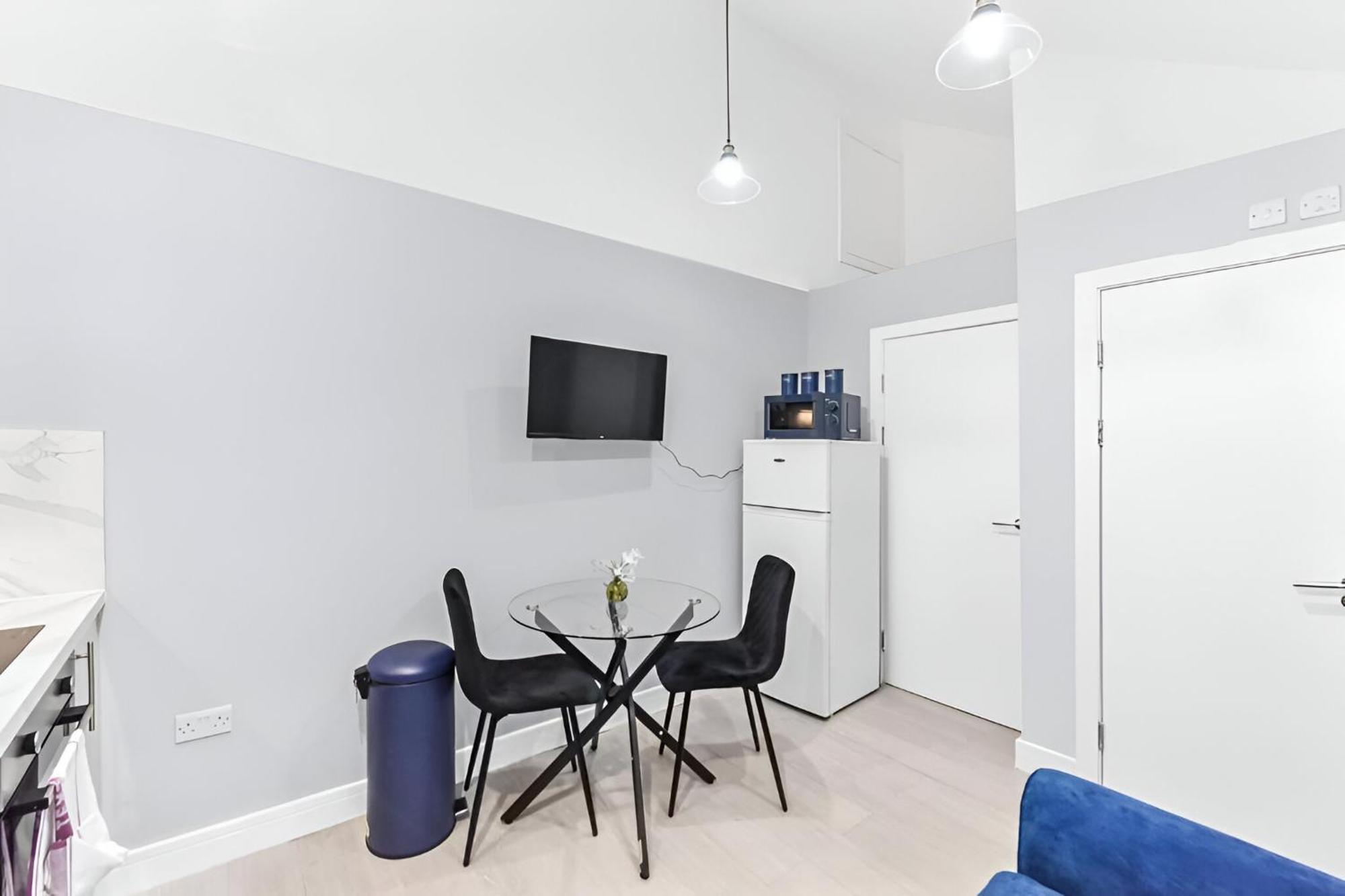 Convenient 1br Flat With Kitchen, Perfect For Two! Apartamento