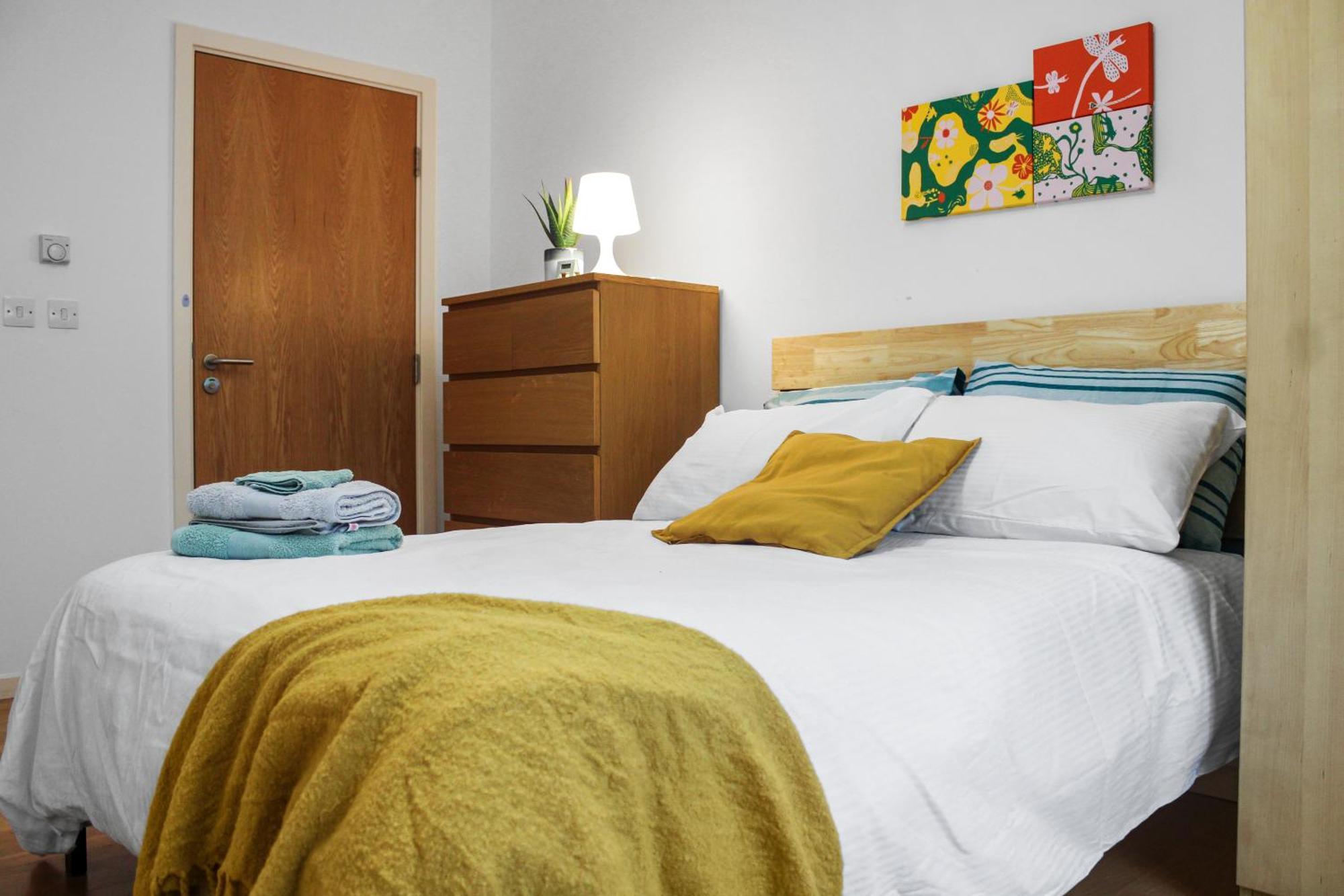 Walk To King's Hospital,private Terrace,828 Sq Ft,workspace Apartment *