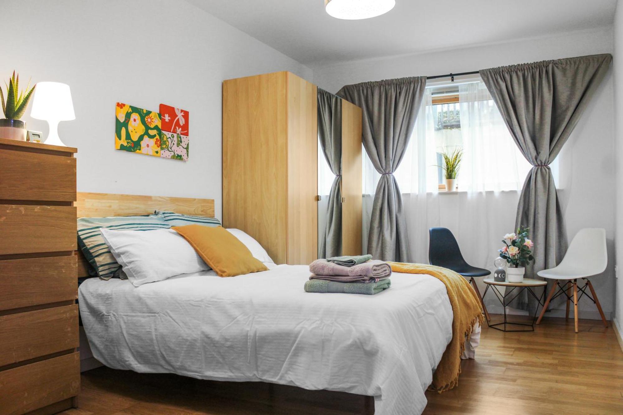 Walk To King's Hospital,private Terrace,828 Sq Ft,workspace Apartment *