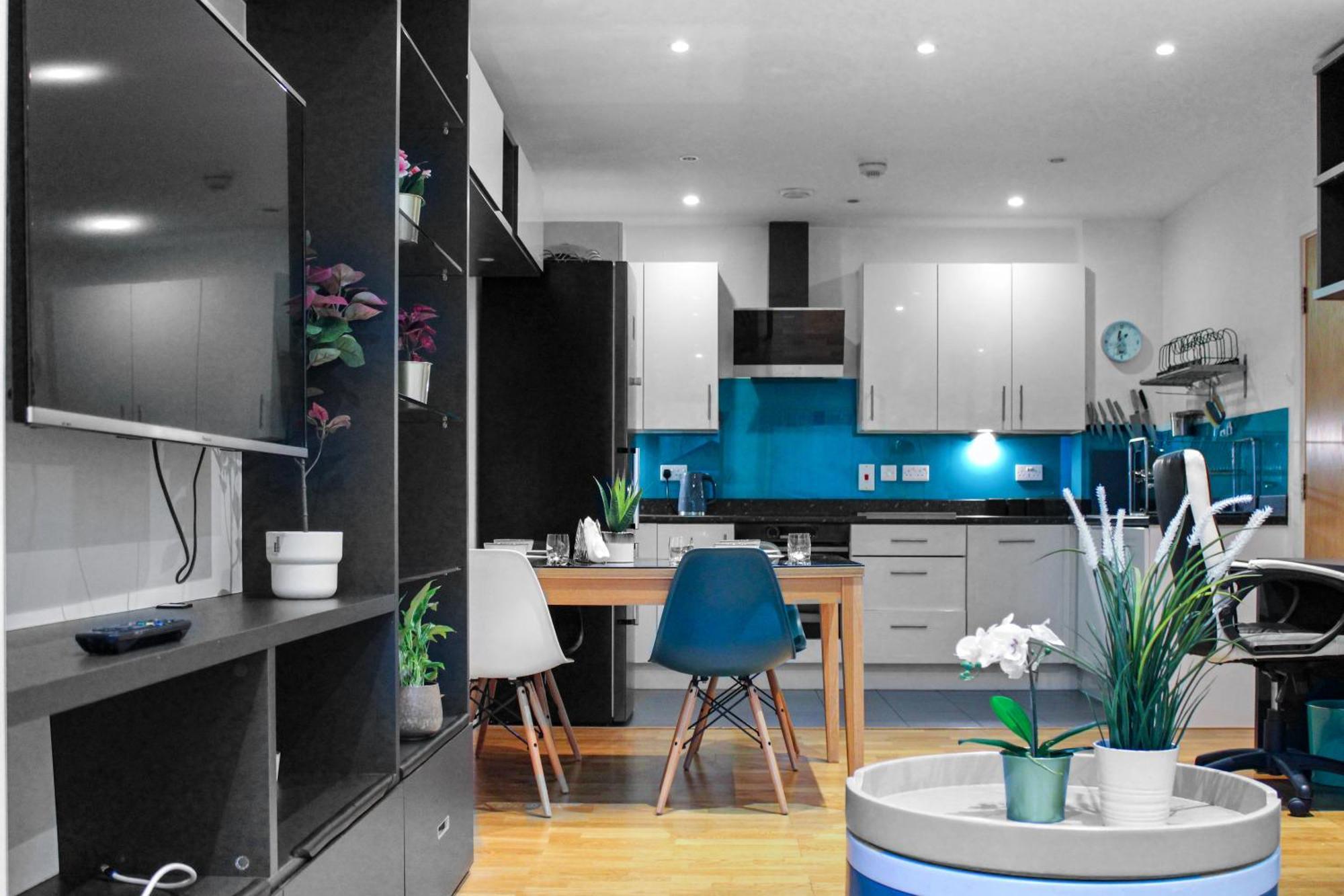Apartment Walk To King's Hospital,private Terrace,828 Sq Ft,workspace *