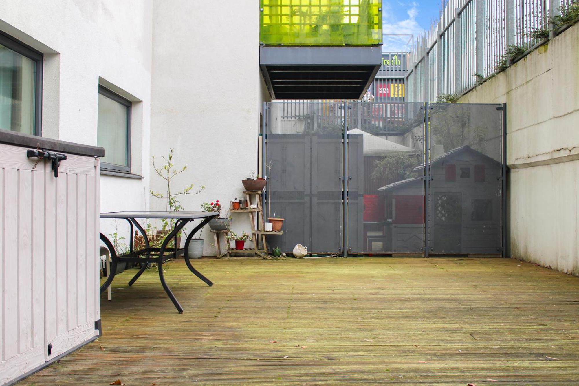 Apartment Walk To King's Hospital,private Terrace,828 Sq Ft,workspace *