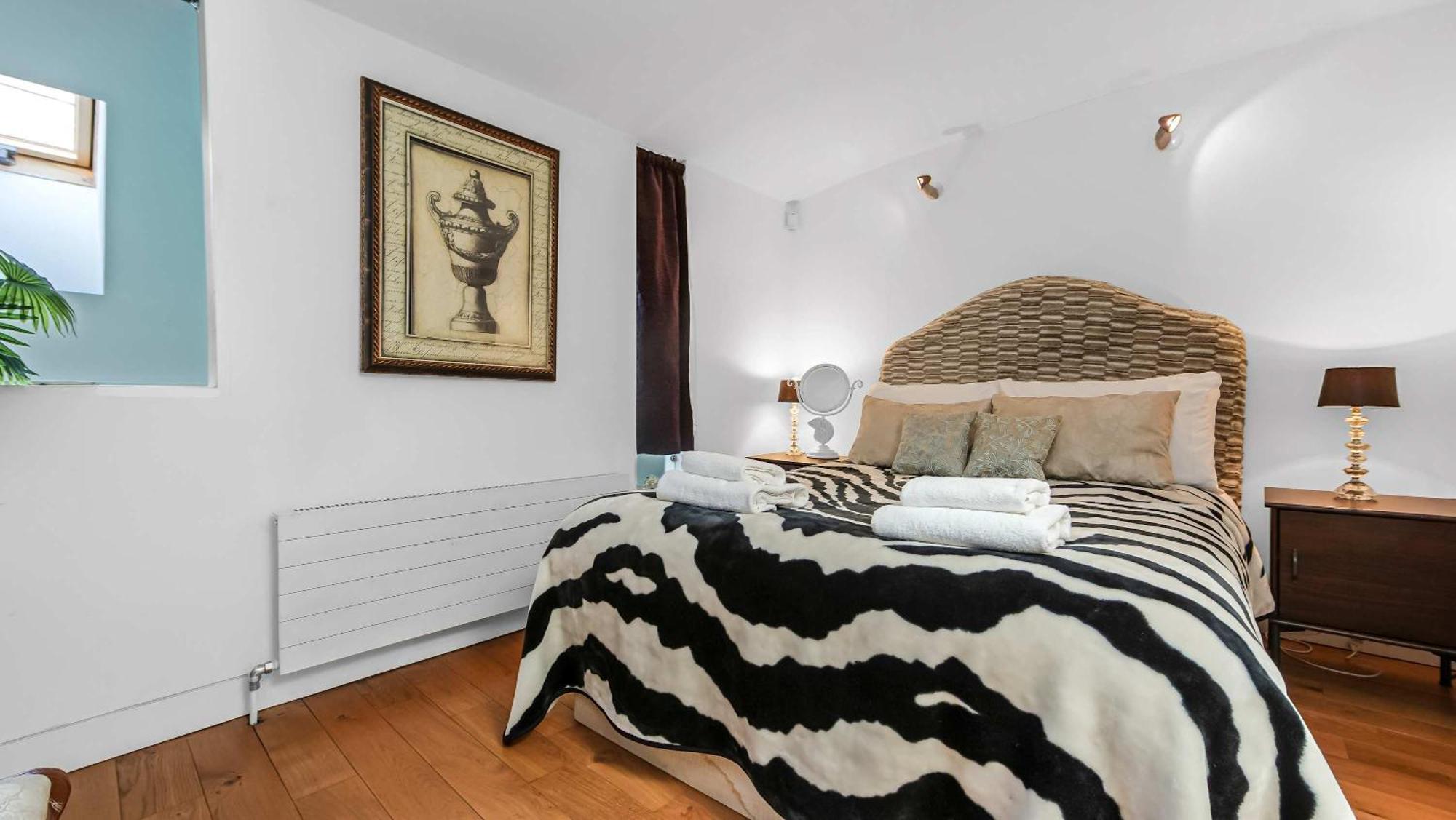 The Knightsbridge Location * London