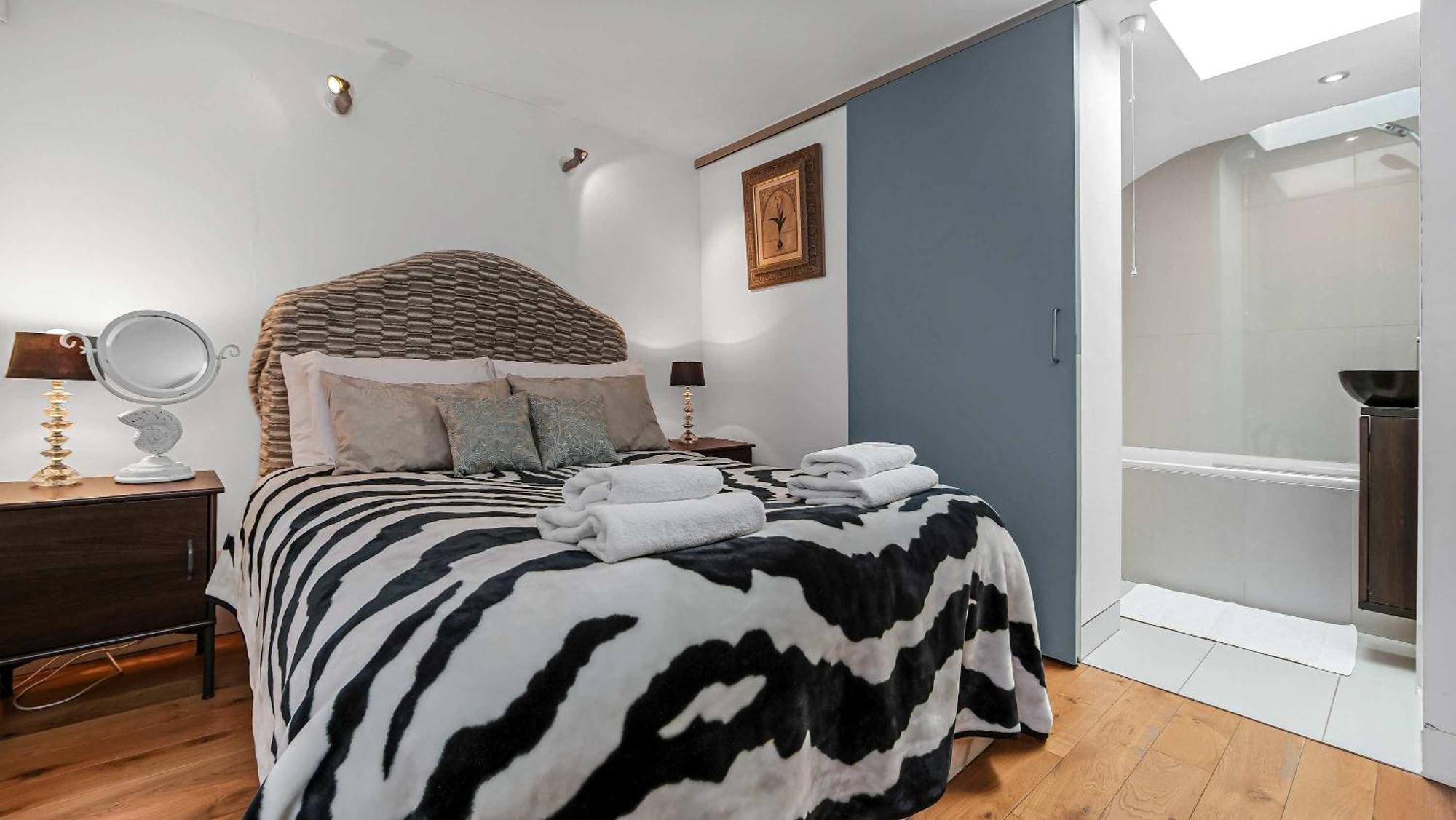 The Knightsbridge Location * London