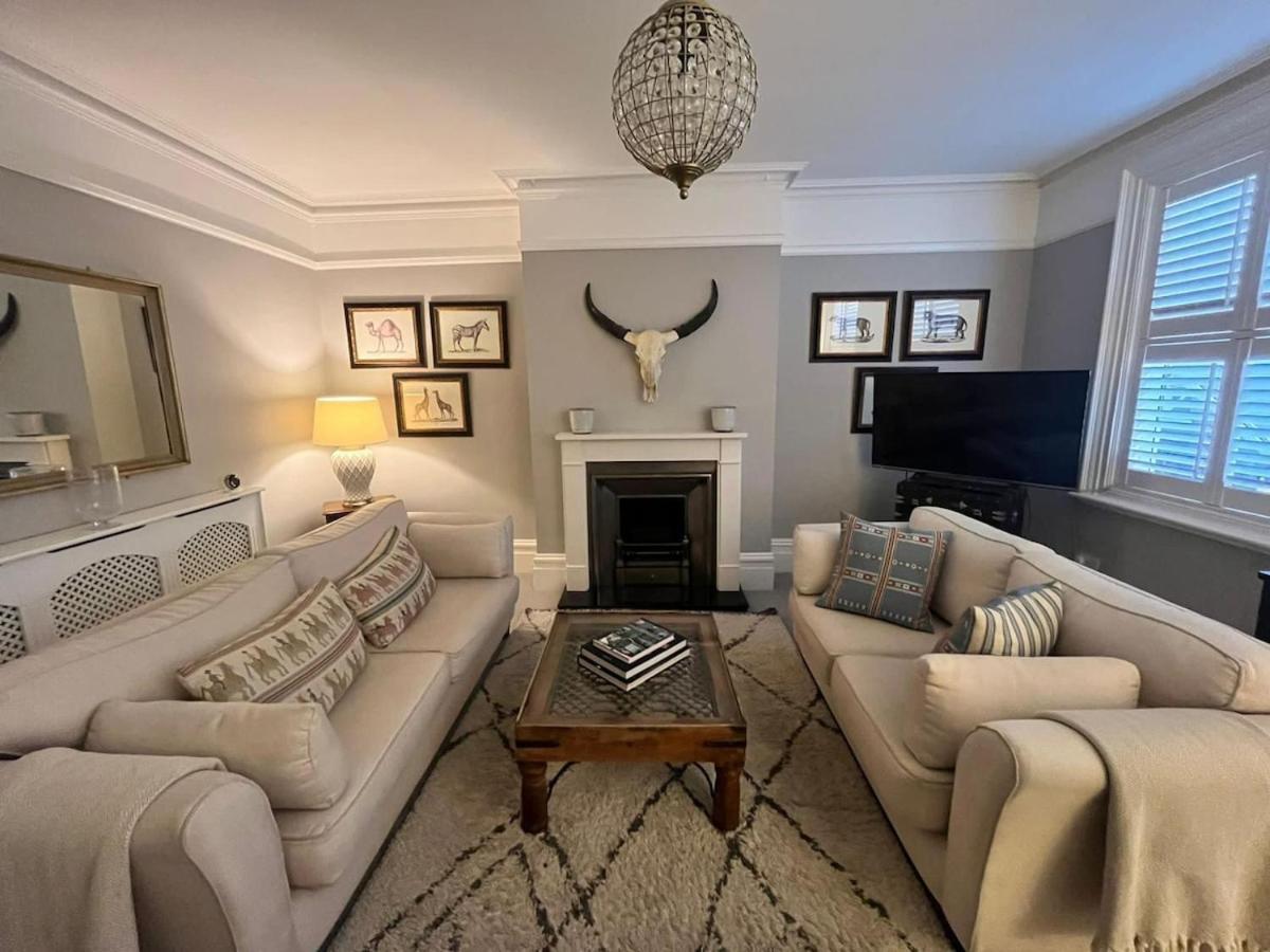 Elegant & Spacious 3 Bed Apartamento