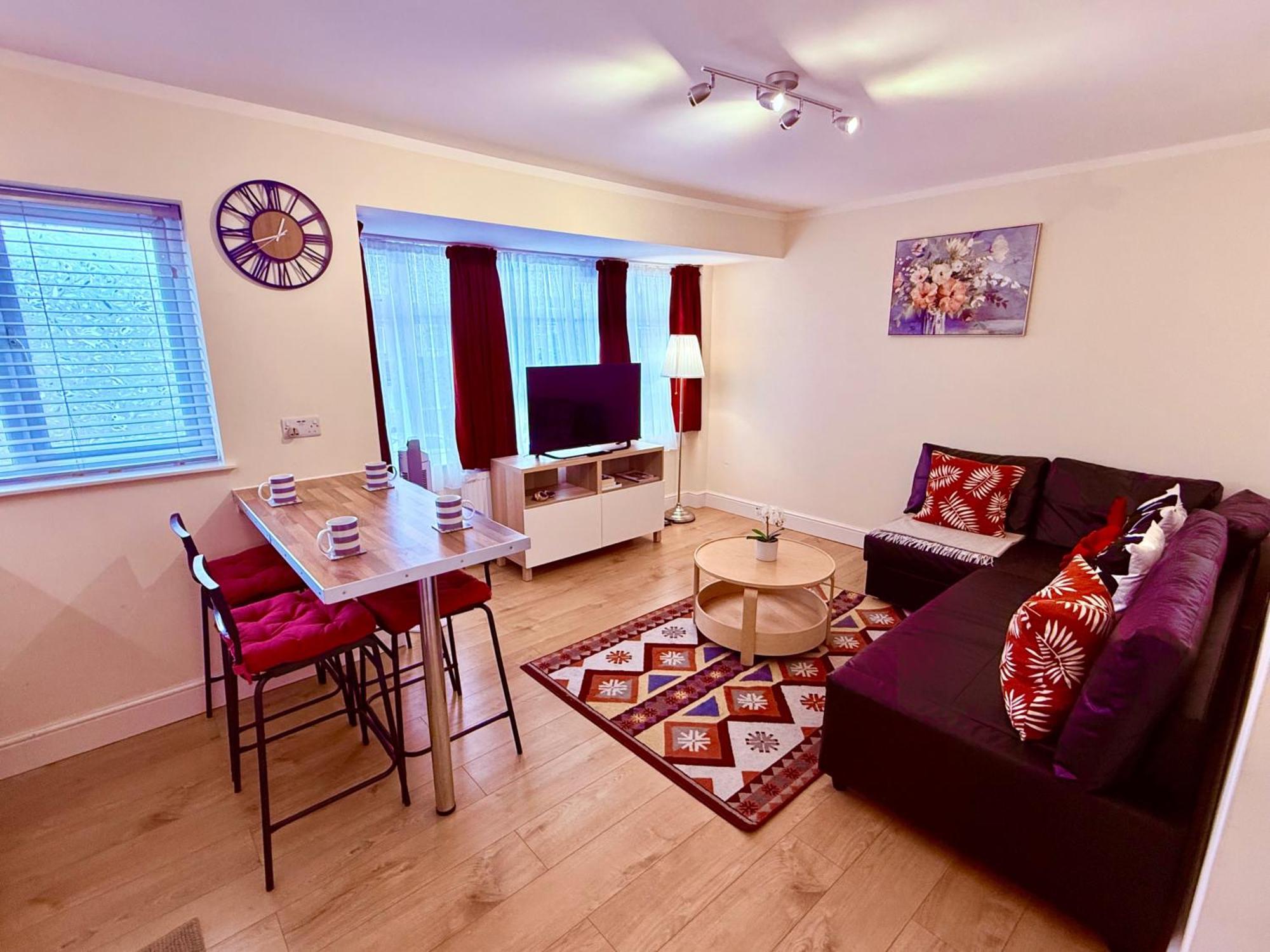 Apartment 1bf-sleeps4-freeparking-pets-wifi- London