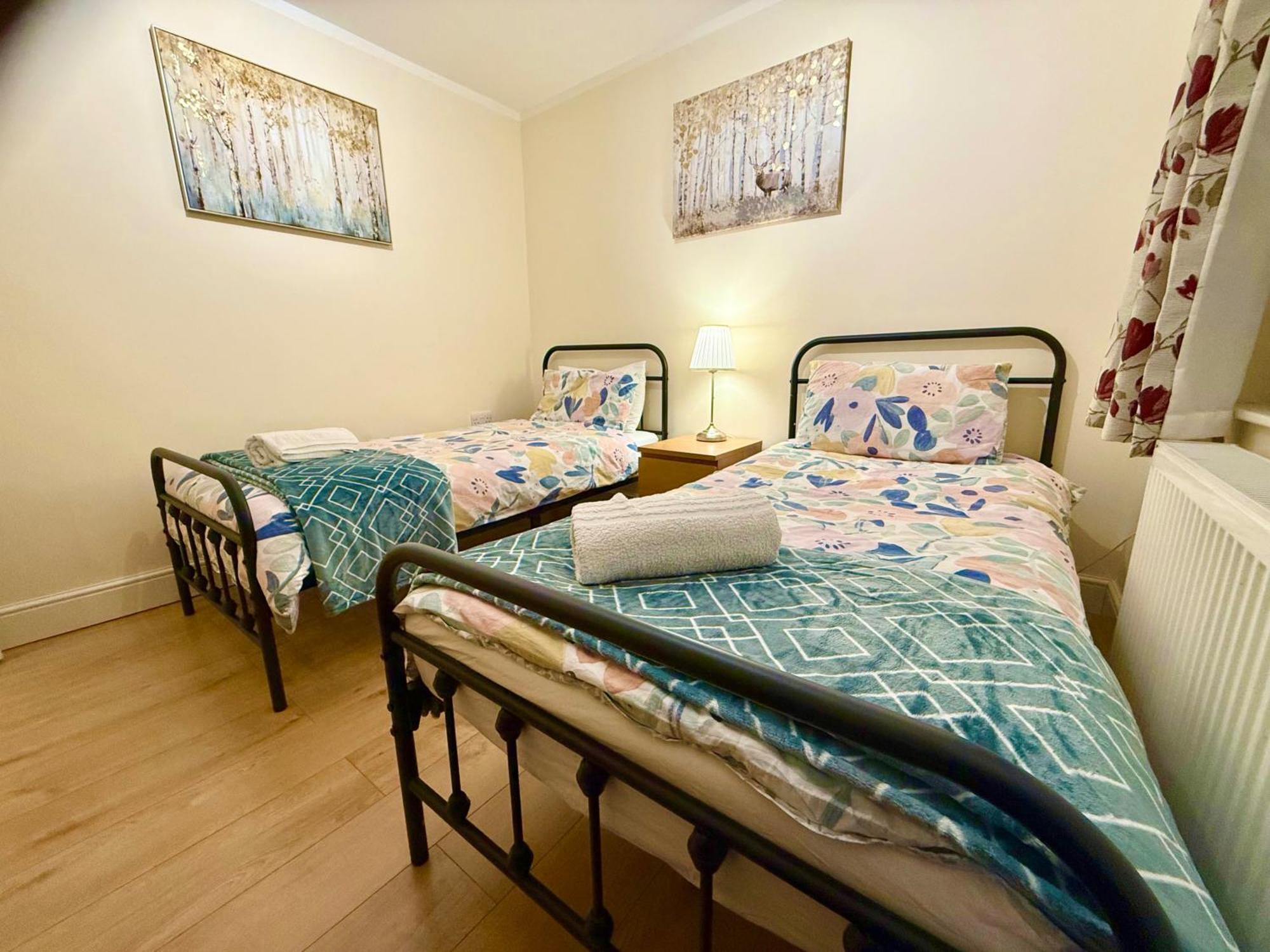 Apartment 1bf-sleeps4-freeparking-pets-wifi-