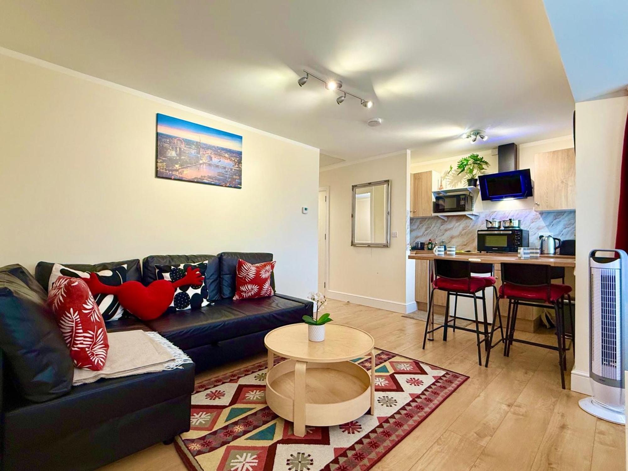 Apartment 1bf-sleeps4-freeparking-pets-wifi- London