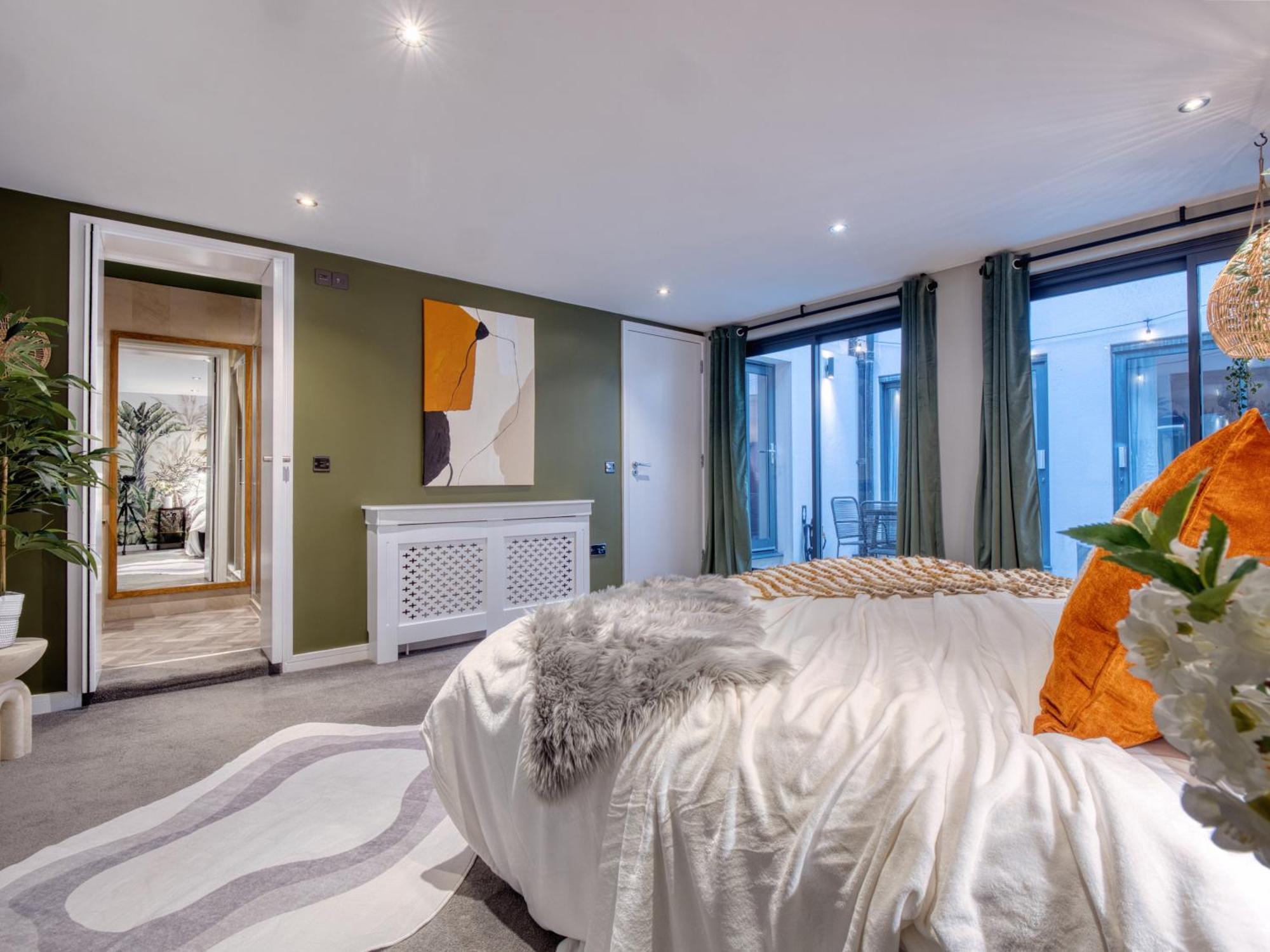 Borough Market - Hot Tub, Gaming & Cinema Apartment