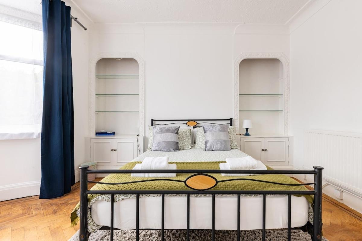Flat Near Wembley, Self Check In, Garden Londen