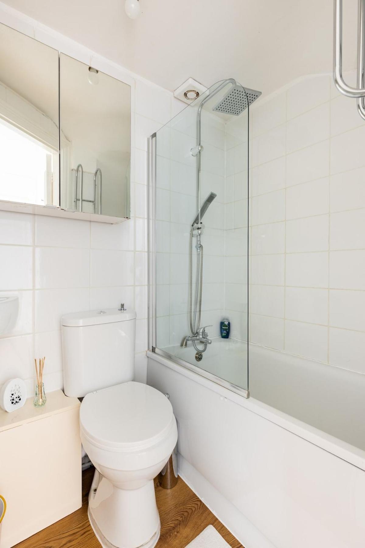 Flat Near Wembley, Self Check In, Garden Londen
