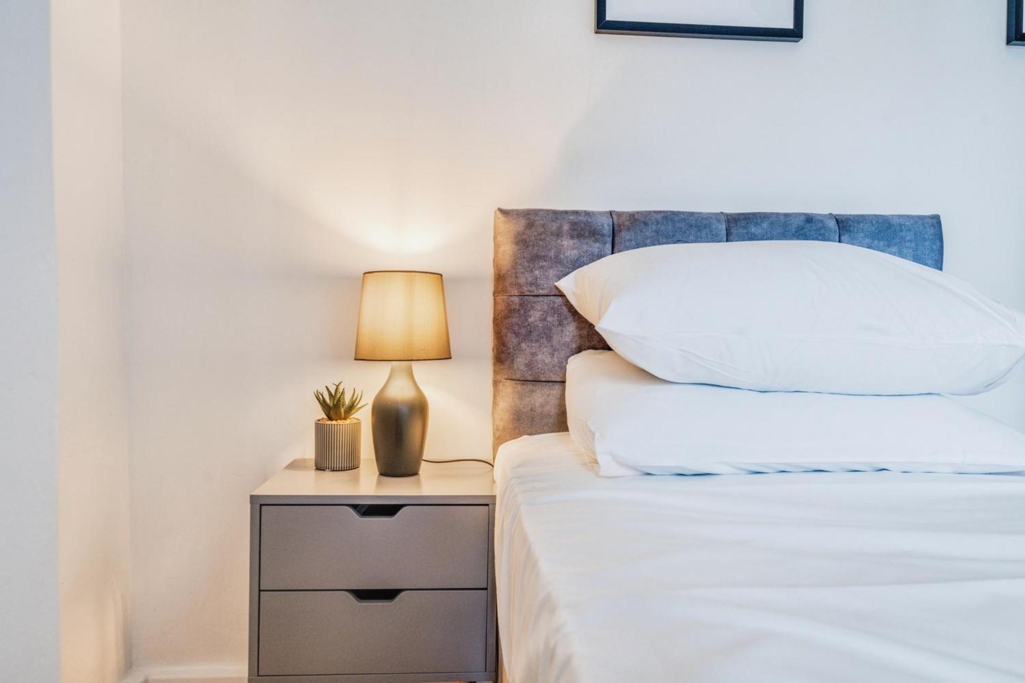 Apartment Stylish Flat, Bridge, Free Weekend Parking London