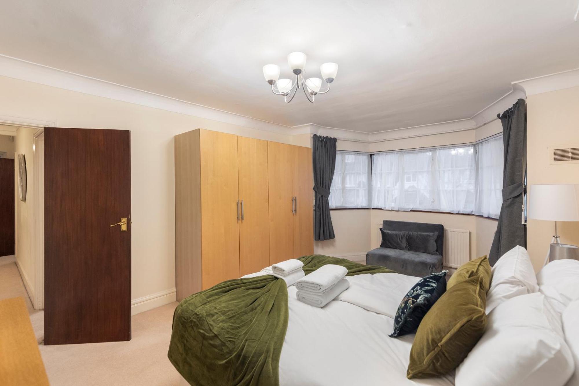 Ferienhaus Spacious 4 Bedroom House London