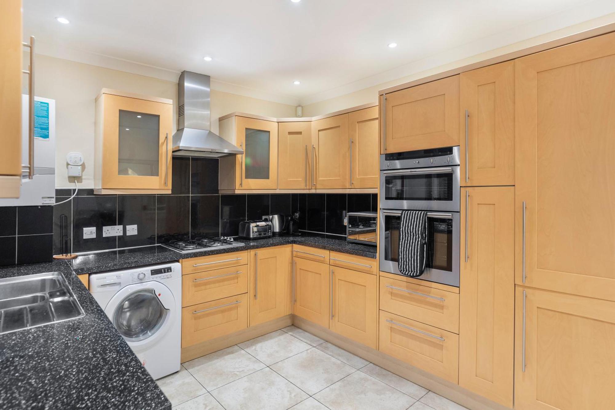 Ferienhaus Spacious 4 Bedroom House London