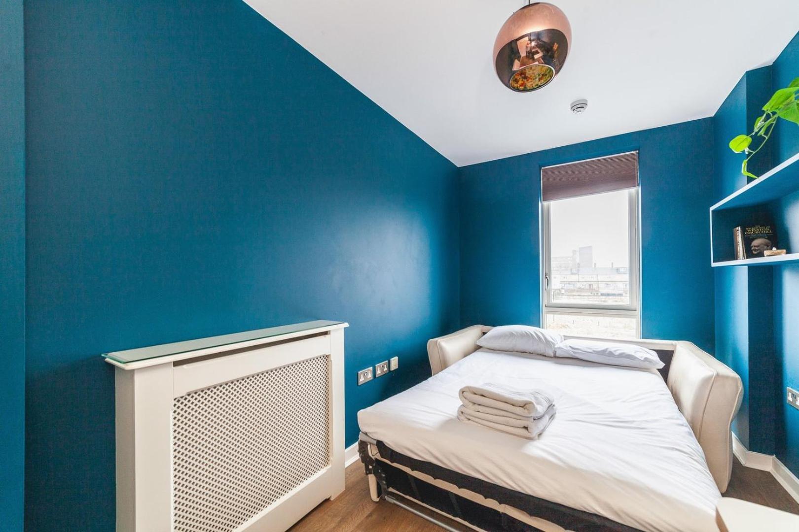 Cosy 2-bed Poplar Flat W/ Views London
