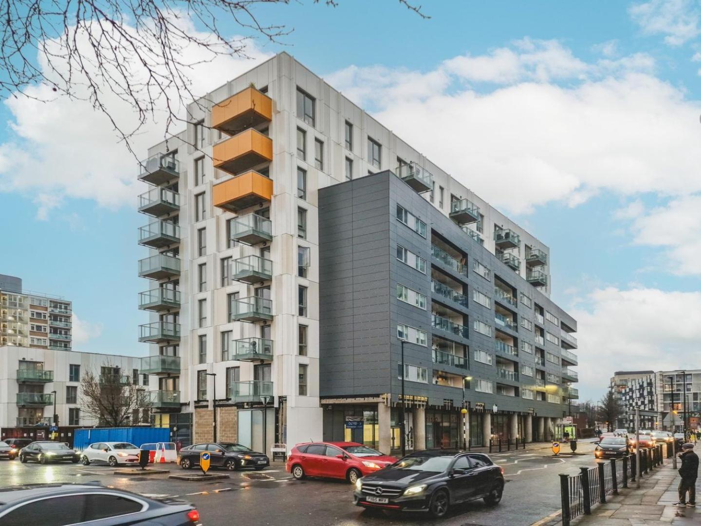 Cosy 2-bed Poplar Flat W/ Views *