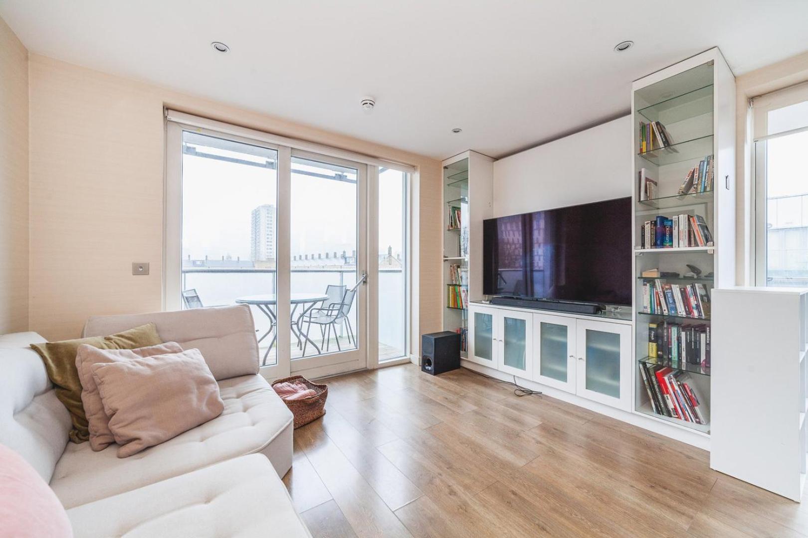 Cosy 2-bed Poplar Flat W/ Views Apartment *