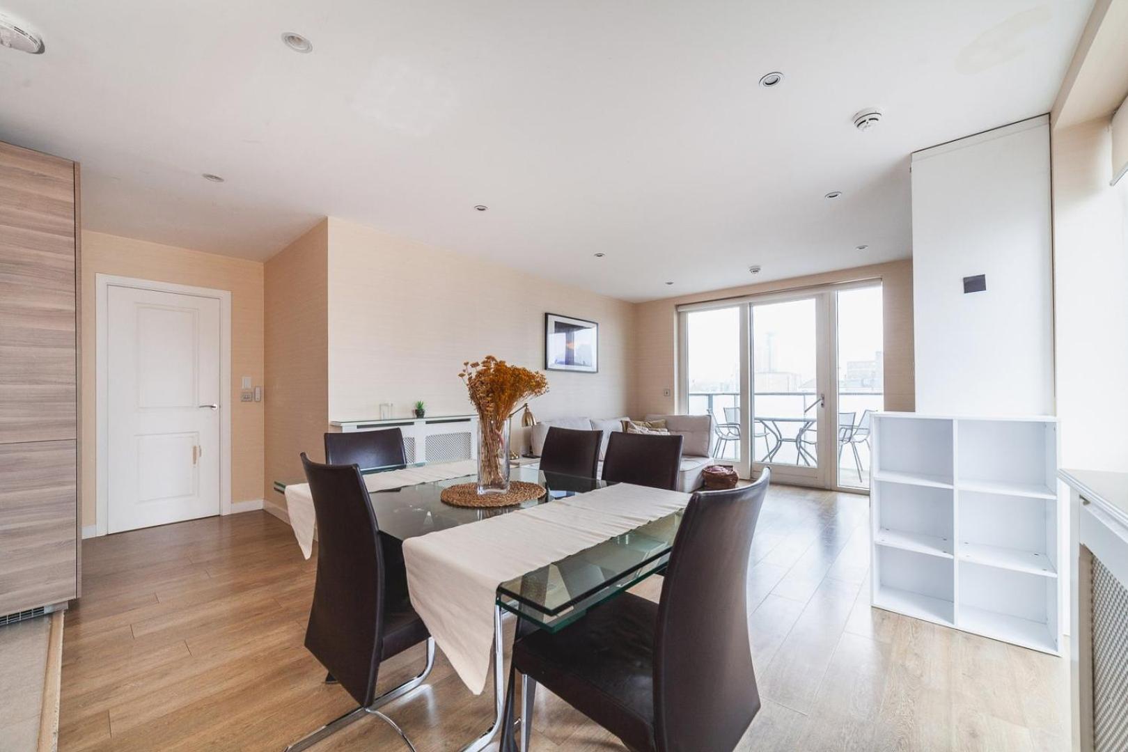 Cosy 2-bed Poplar Flat W/ Views