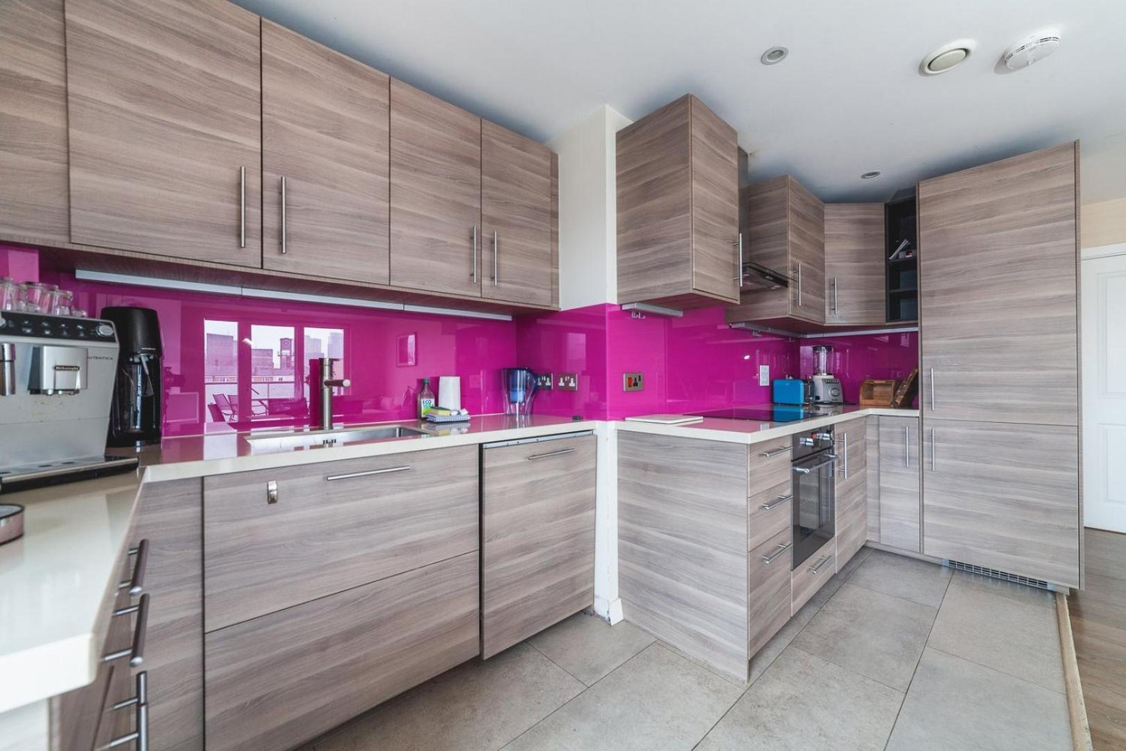 Apartment Cosy 2-bed Poplar Flat W/ Views London