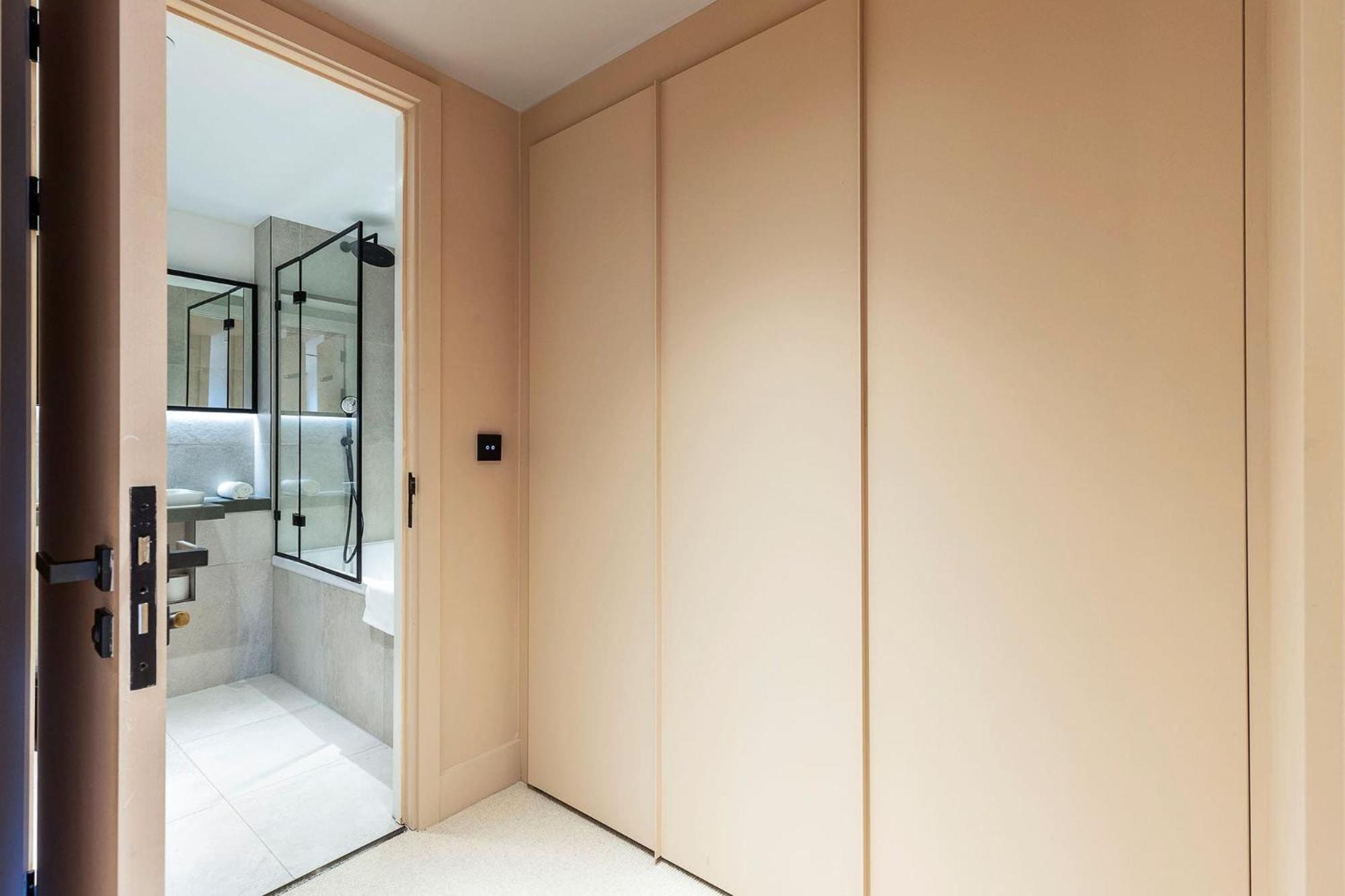 3br 2bth Penthouse In