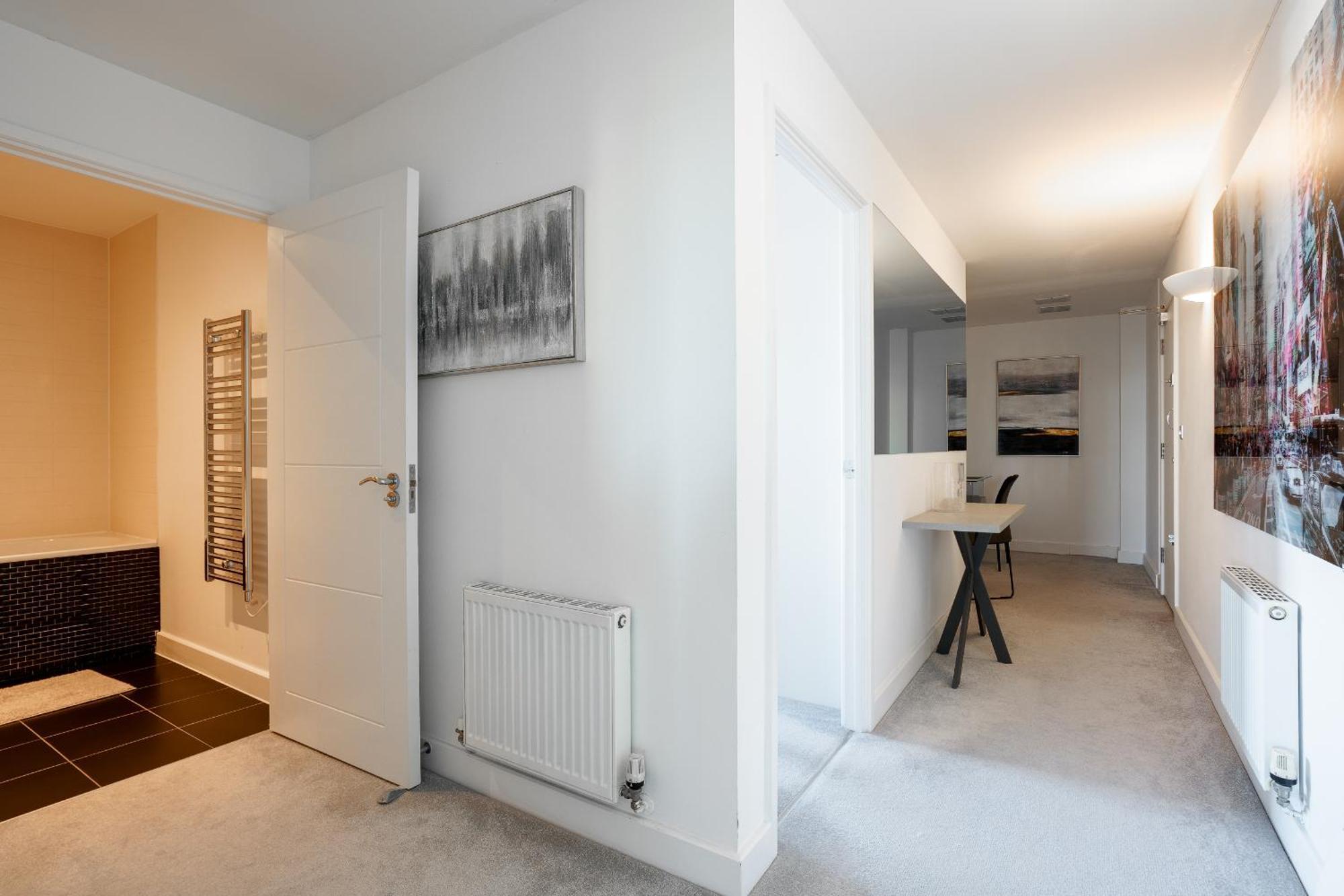 32 Ross Apartment, Canary Wharf Area *