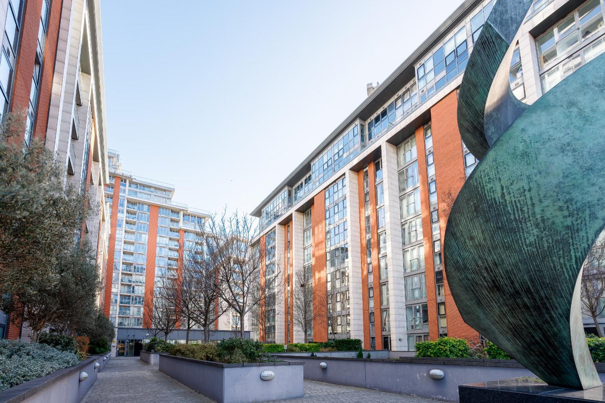 32 Ross Apartment, Canary Wharf Area London