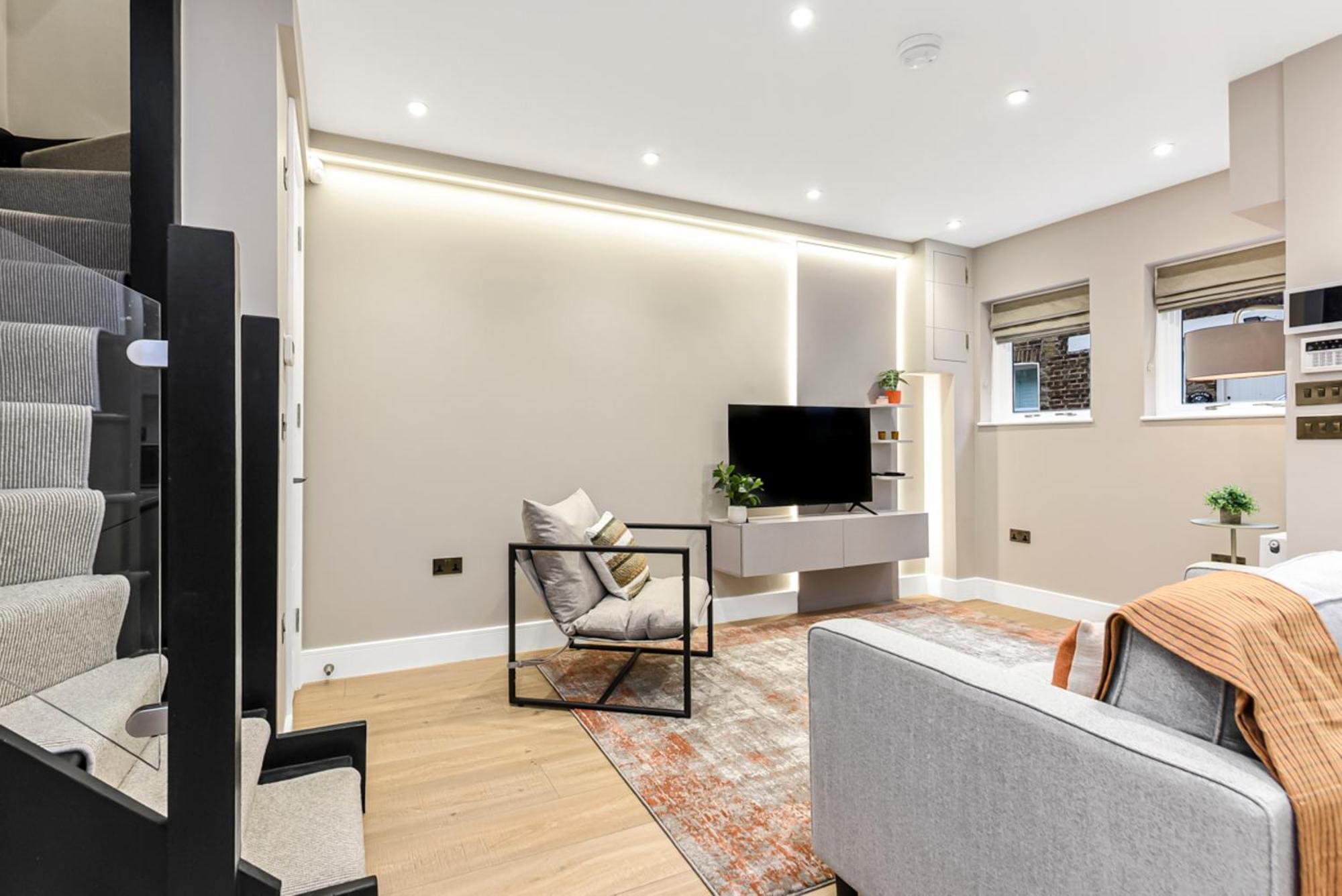 Upscale 3-br Haven In Highend And Trendy Location London