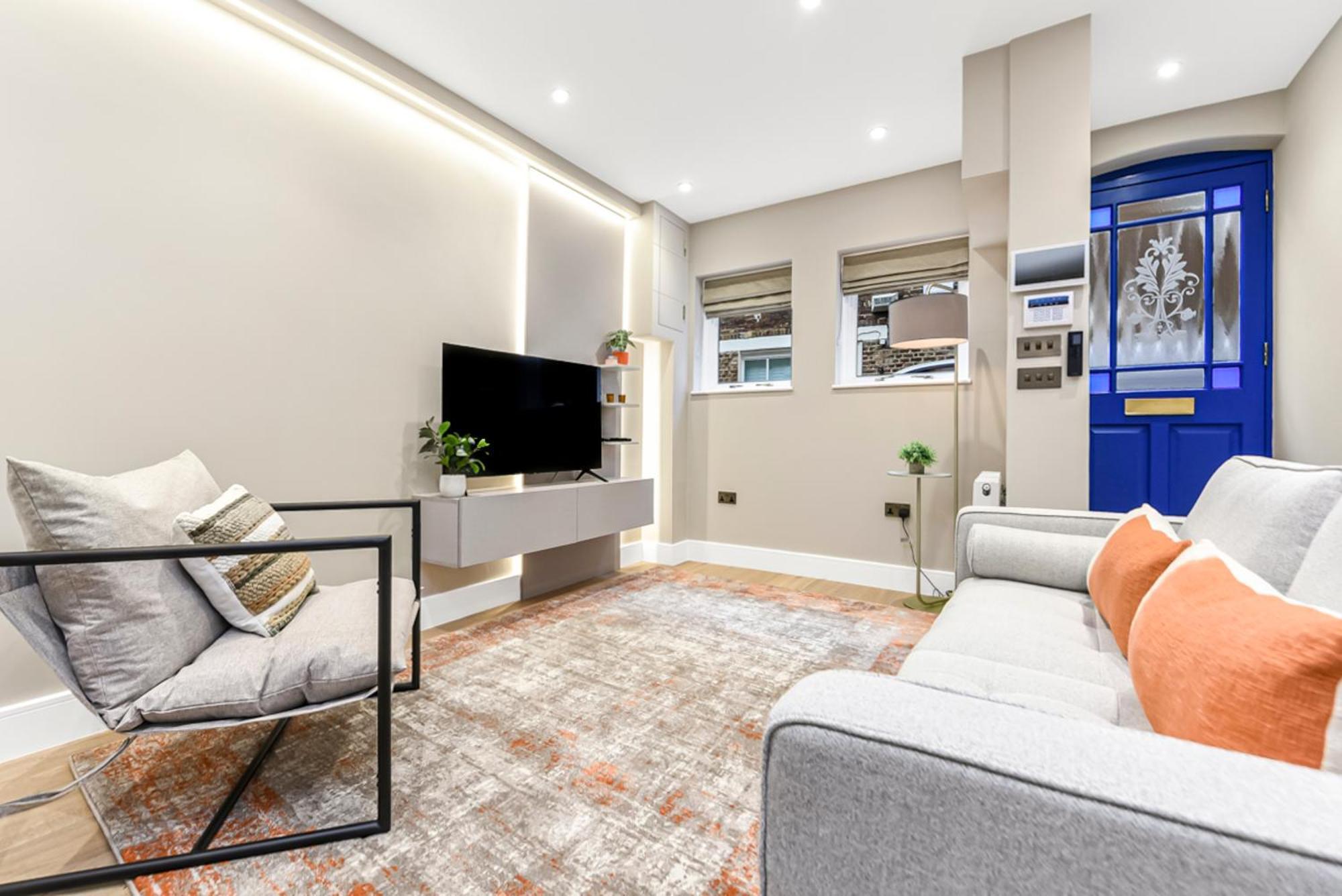 Holiday home Upscale 3-br Haven In Highend And Trendy Location *