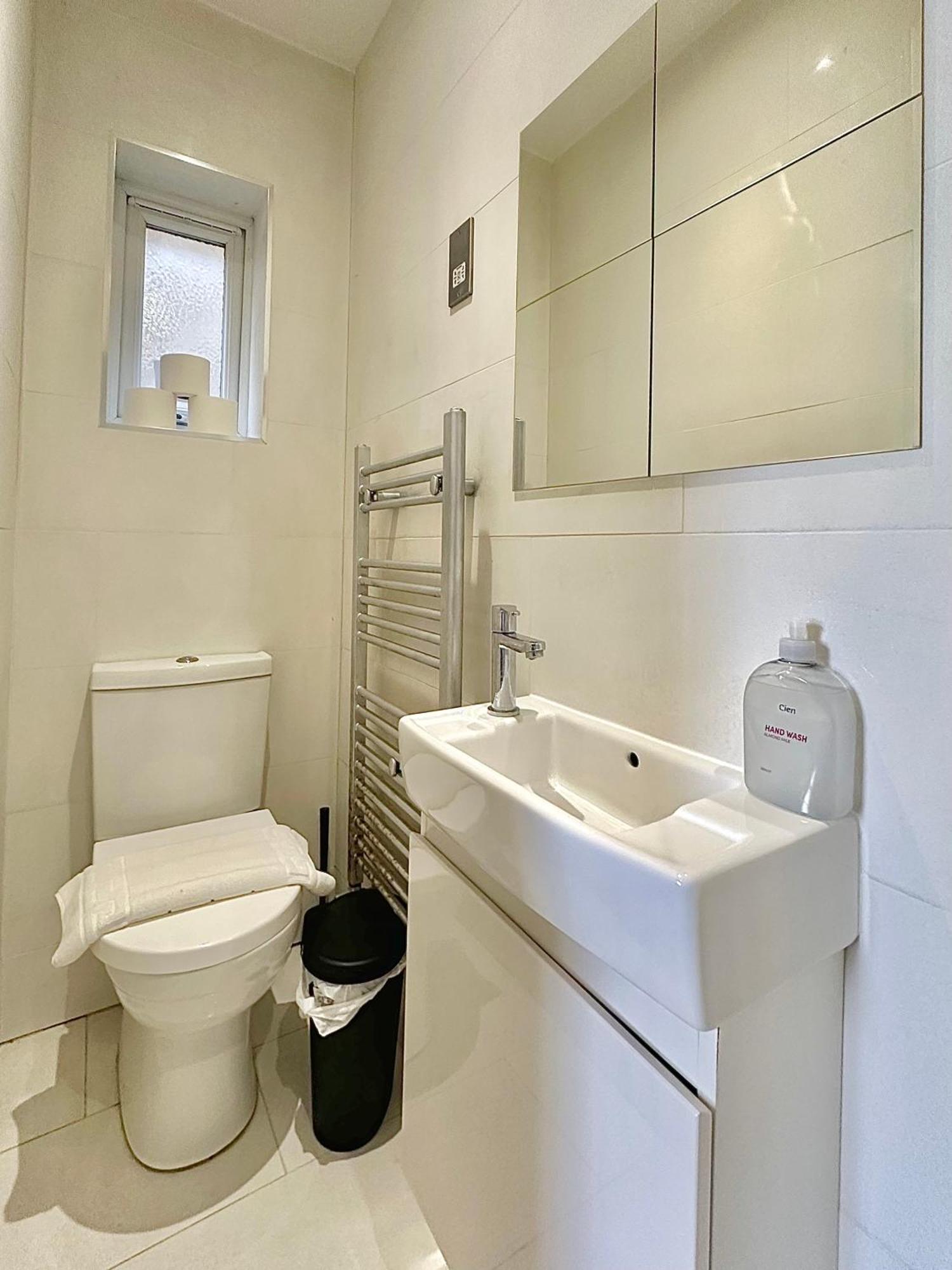 Clapham Apartment *