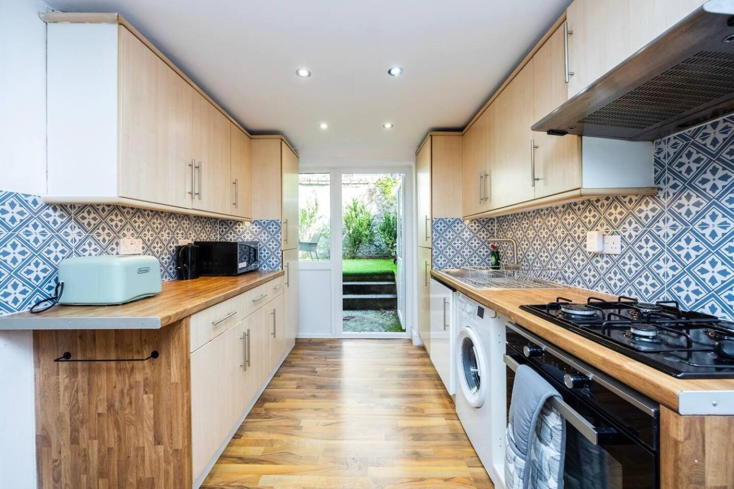 Modern - 5 Mins To Whitechapel Station * London