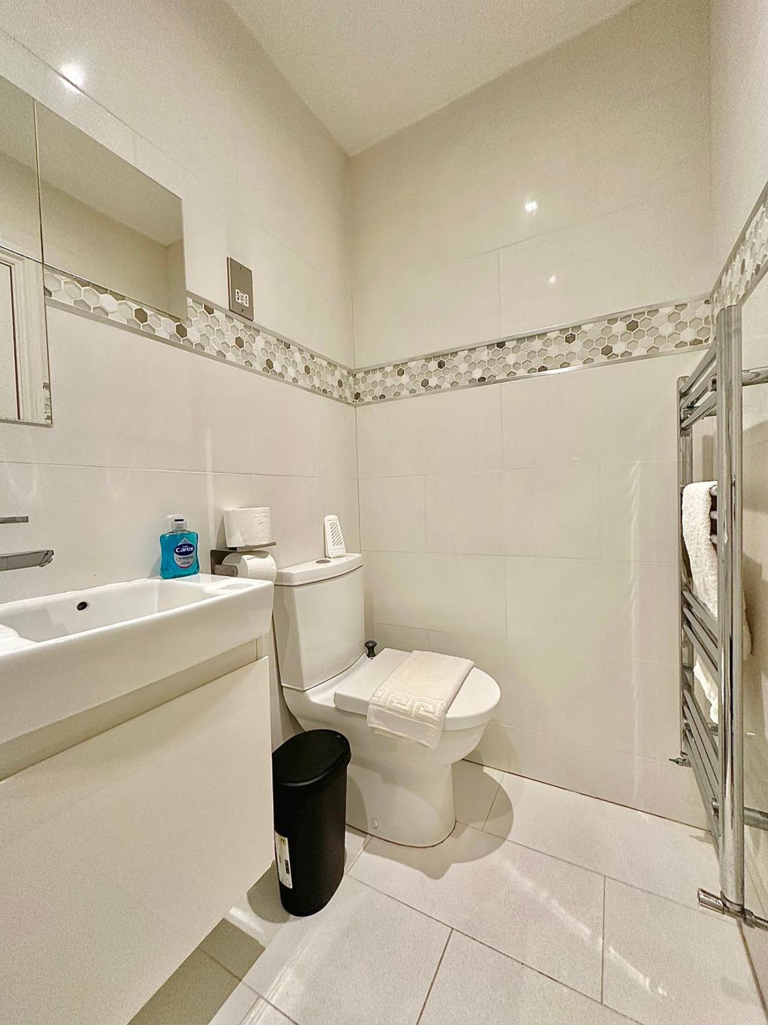 Clapham Apartment *