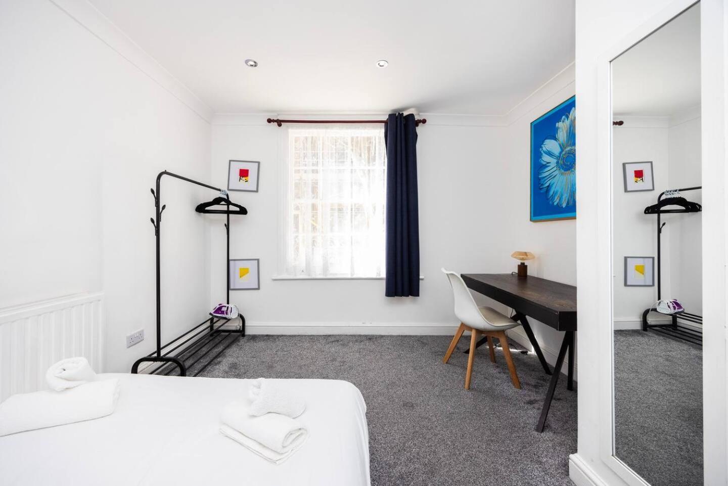 Modern - 5 Mins To Whitechapel Station * London