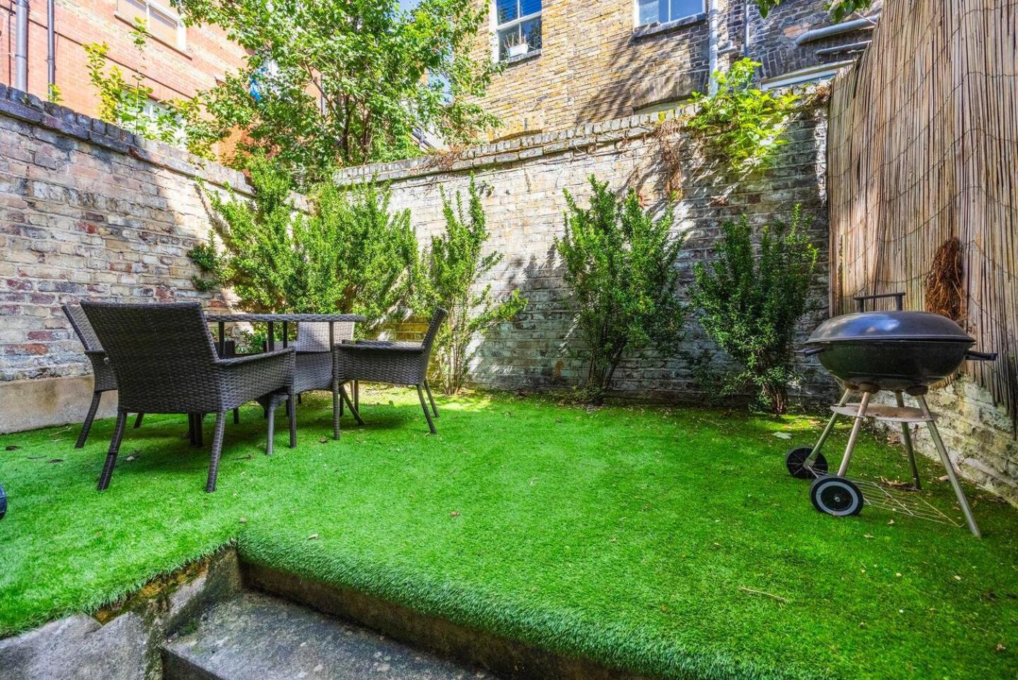 Modern - 5 Mins To Whitechapel Station London