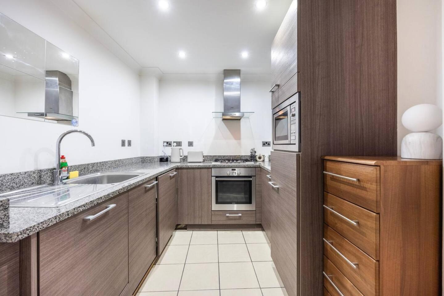 Chic Steps From Liverpool Street London