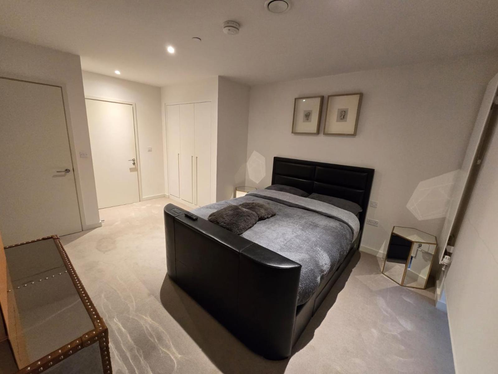 Homestay En-suite Toilet In Private Excel Airport Royal Wharf *